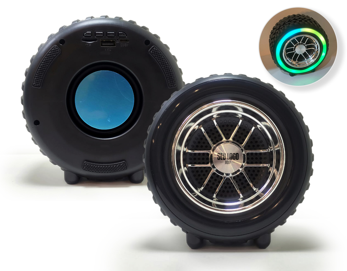 Caixa de som multimídia TWS formato pneu com luminária RGB. Qualidade sonora e conectividade total: compatível com bluetooth, rádio FM, cartão TF (MicroSD) e pen drive. Iluminação dinâmica, são 7 modos de iluminação RGB com movimentos diferentes. Sua tecnologia TWS permite sincronizar duas caixas de som em uma, criando uma experiência imersiva com potência excepcional. Fabricada em plástico com plaquinha metálica personalizável, seu design robusto contém pés e base antideslizantes para maior estabilidade em qualquer superfície. Acompanha cabo USB Tipo-C
