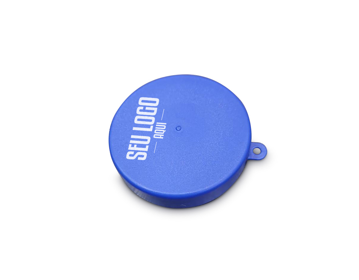 Copo retrátil com capacidade para 150 ml, livre de BPA. Inclui uma tampa plástica de encaixe que possui um acesso para chaveiro, proporcionando praticidade e facilidade de transporte.