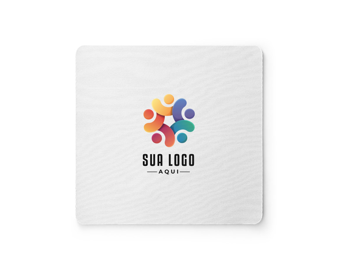 Mouse pad para sublimação, fabricado com base em borracha de 2 mm de espessura e dimensões de 230 x 220 mm. Ideal para personalização com imagens e designs variados, proporciona superfície estável e aderente para o uso diário.