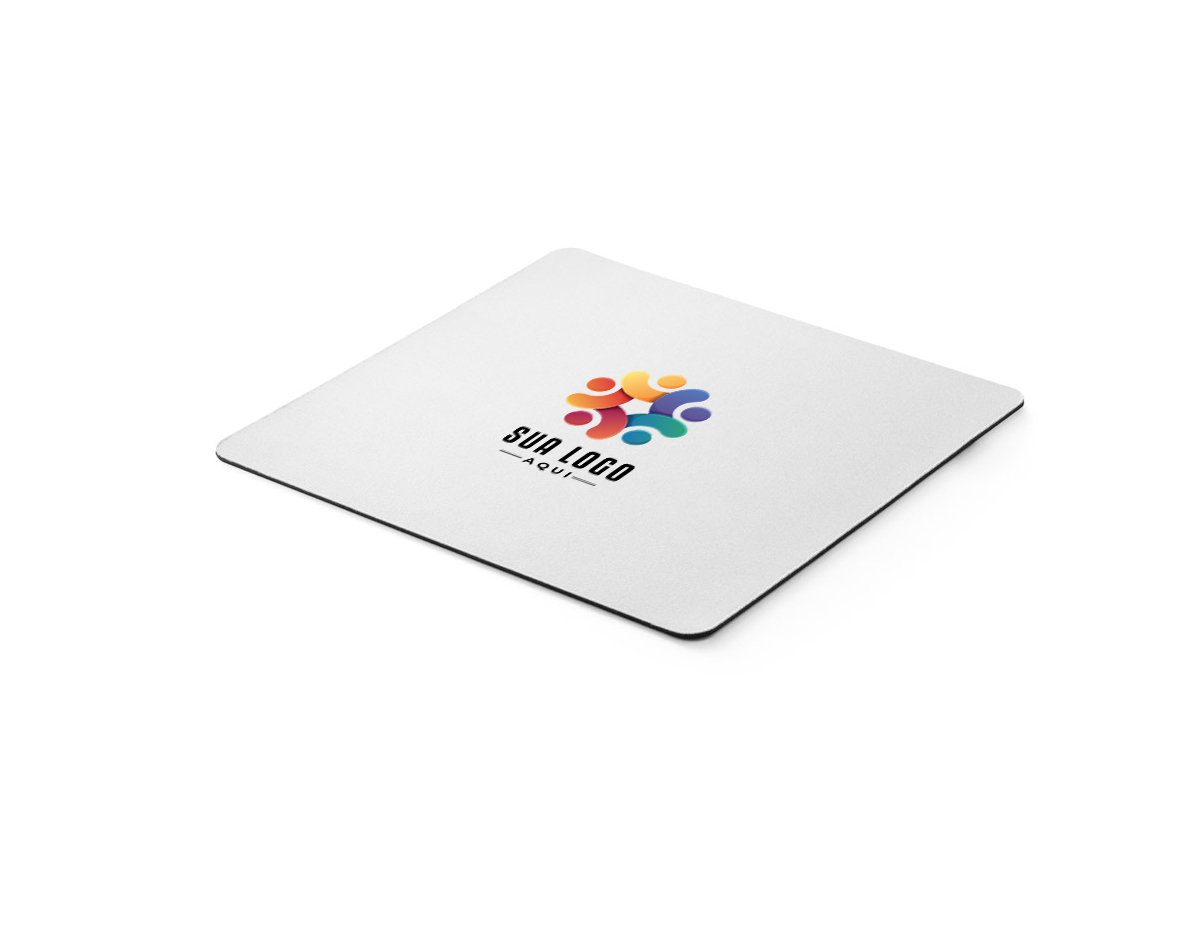 Mouse pad para sublimação, fabricado com base em borracha de 2 mm de espessura e dimensões de 230 x 220 mm. Ideal para personalização com imagens e designs variados, proporciona superfície estável e aderente para o uso diário.