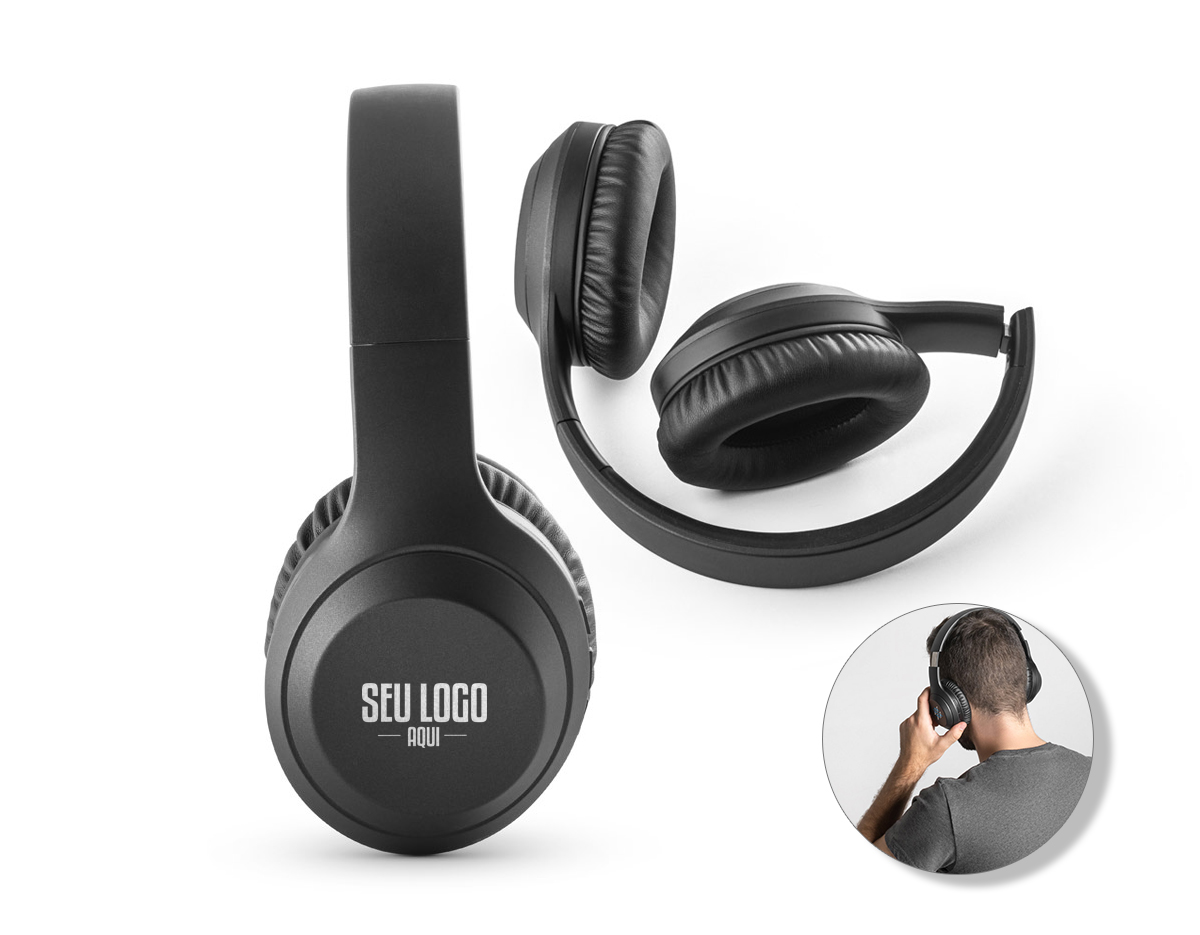 Fones de ouvido wireless dobráveis em ABS 100% reciclado com ANC - cancelamento de ruído ativo - permite que se concentre nas principais tarefas do seu dia ou que relaxe a ouvir as suas músicas favoritas sem interrupções. Possui transmissão BT 5.3 e uma bateria de 400 mAh, aproximadamente 15h de autonomia. Quando ligados ao seu dispositivo móvel ou computador podem ser controlados através de botões nos fones de ouvido. Se necessário também podem ser utilizados através de um cabo jack com 3.5 mm. Incluso um cabo de carregamento USB-C. Fornecido em caixa de papel kraft com bolsa. Aba: 300 x 200 mm | Caixa: 170 x 135 x 90 mm