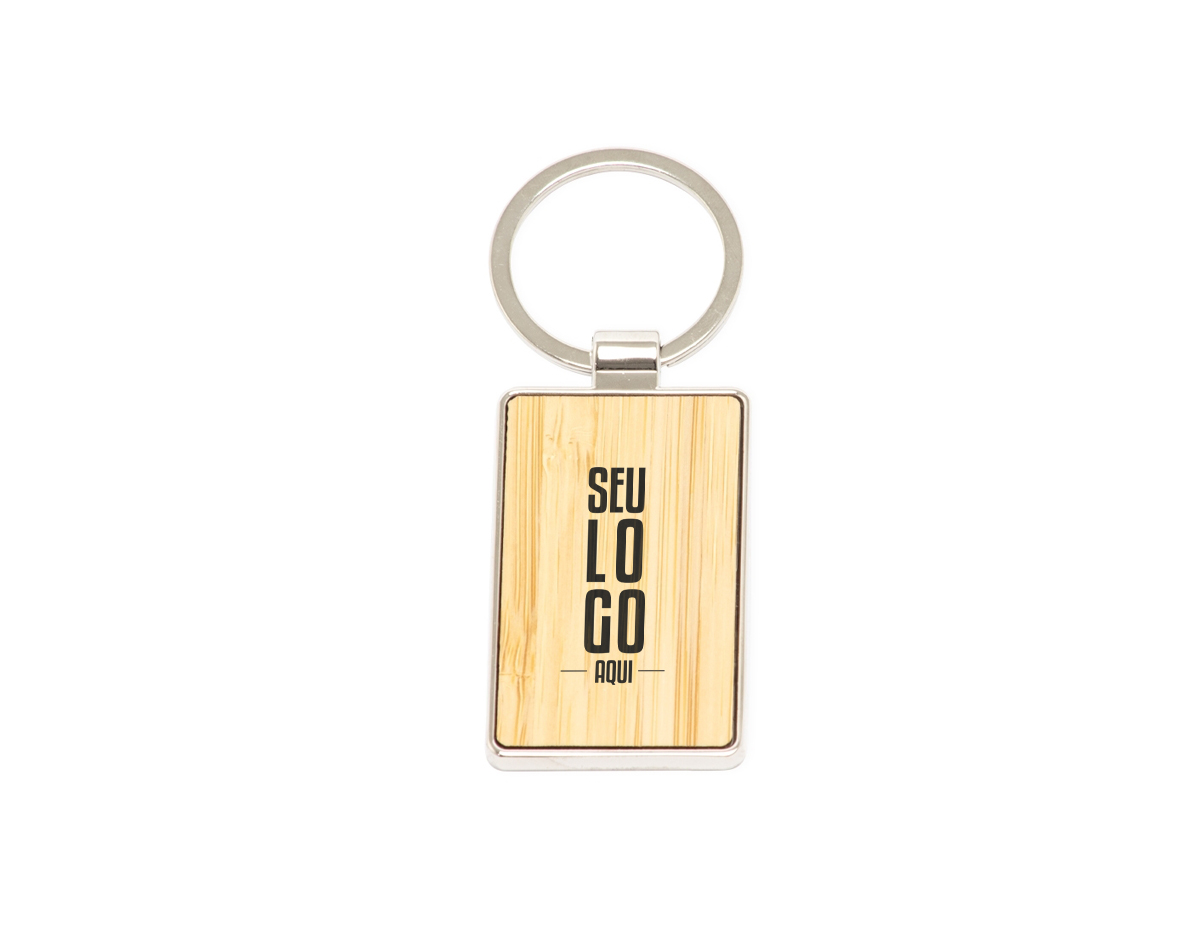 A descrição do chaveiro de metal retangular combina um design elegante com um toque natural de bambu na parte da frente, proporcionando um contraste interessante com o verso liso. Ideal para quem busca um acessório prático e sofisticado para o dia a dia.