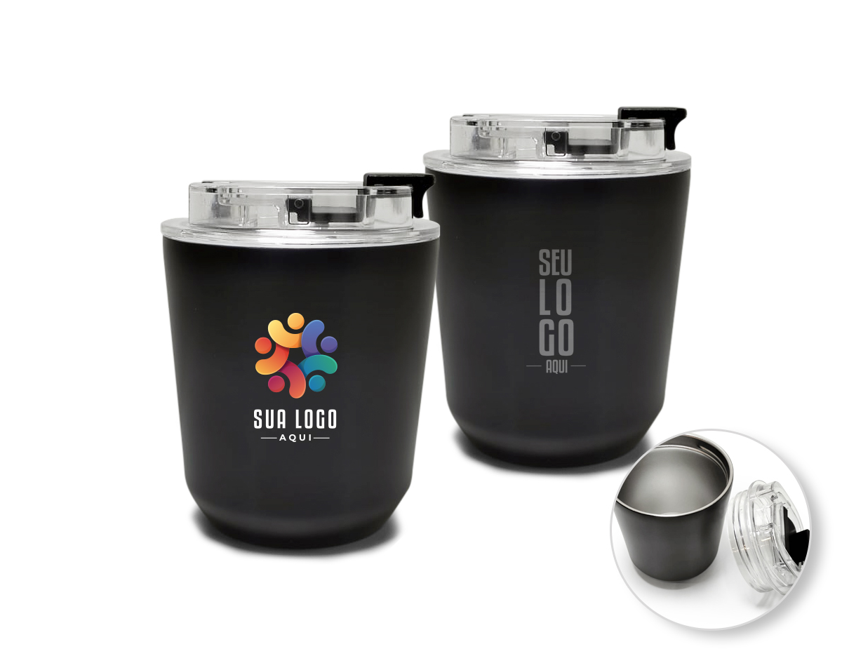 Feito para manter as bebidas na temperatura ideal por horas, nosso copo térmico de 280ml é eficiente e funcional. Projetado com parede dupla de aço inoxidável, o copo possui uma tampa plástica com acesso ao bocal, além de uma tampa protetora para evitar derramamentos durante o transporte.