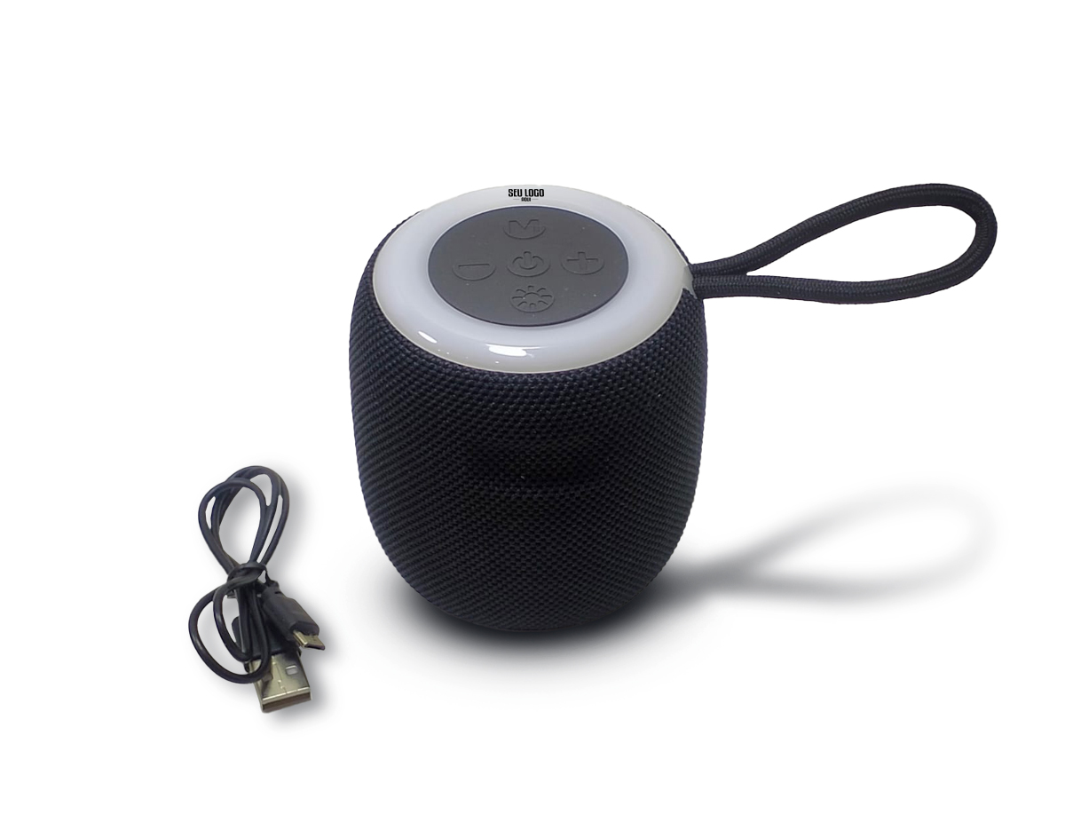 Caixa de de som multimídia TWS com luzes RGB. Qualidade sonora e conectividade total: compatível com bluetooth, rádio FM, cartão TF (MicroSD) e pen drive. Iluminação dinâmica, são 7 modos de iluminação RGB com movimentos diferentes. Sua tecnologia TWS permite sincronizar duas caixas de som em uma, criando uma experiência imersiva com qualidade sonora e potência excepcionais. A caixa de som executa nos modos rádio FM, cartão TF (MicroSD) e pen drive. Acompanha cordão de nylon e cabo USB-V8.