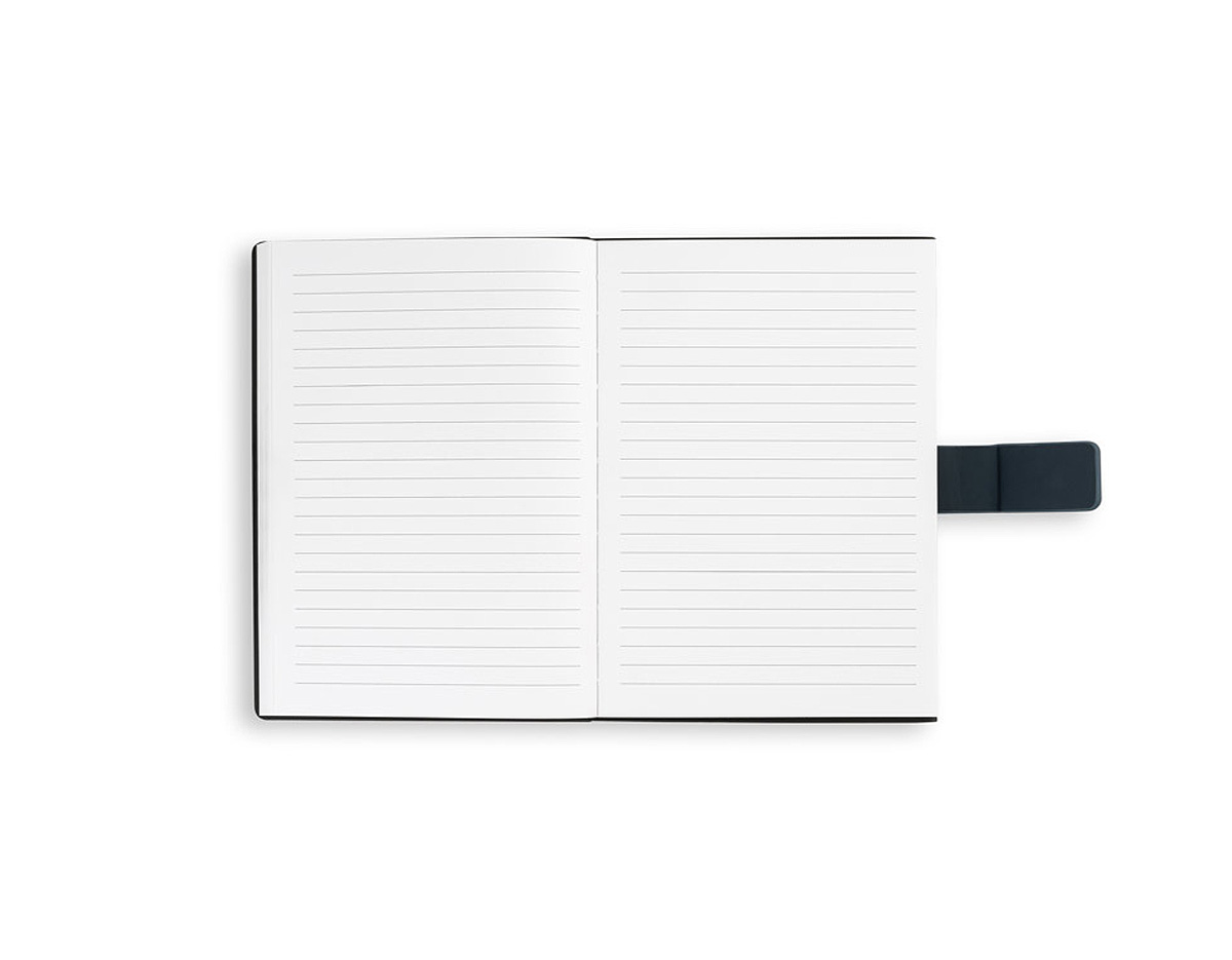 Caderno A5 idealizado e desenhado para ser um objeto funcional e prático com um toque de elegância citadina. Possui dois blocos de escrita diferentes, em cada um dos lados, que podem ser utilizados e fechados, separadamente. Possui sistema de fecho com ímã na faixa que envolve o bloco. A faixa, tem uma cor diferente em cada um dos lados, permitindo a sua identificação, conferindo uma certa irreverência ao produto. O material exterior é em polipele de elevada qualidade e 1680D, texturado e plano. Possui 128 folhas em papel proveniente de gestão florestal sustentável, que se dividem proporcionalmente em folhas lisas e folhas pautadas, identificáveis pela faixa exterior. O DYNAMIC torna-se único pelo seu design mas também pela sua funcionalidade, em que a dualidade o torna num objeto perfeito para todos os momentos do dia-a-dia. Fornecido em caixa presente. 150 x 210 mm | Caixa: 200 x 30 x 265 mm