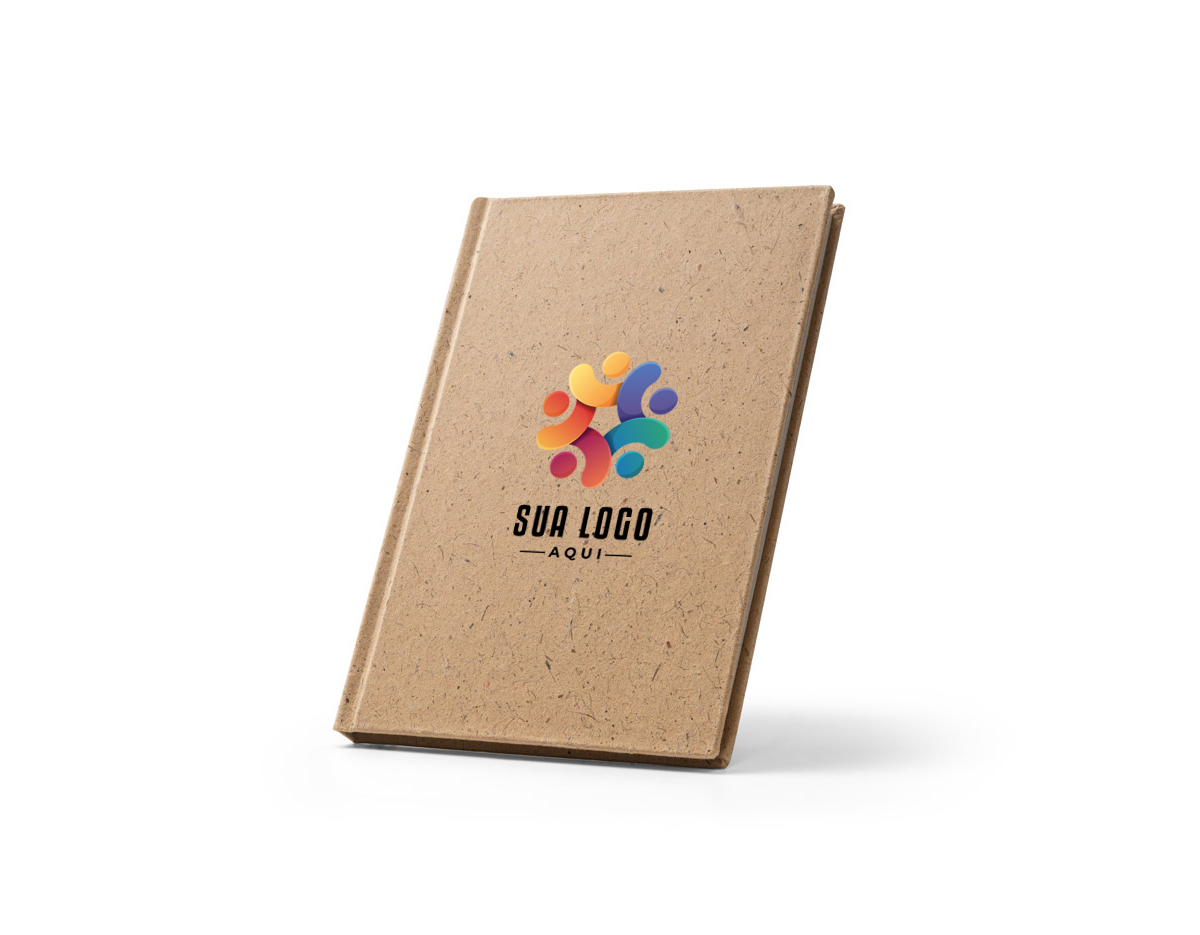 Caderno A5 de capa dura em casca de coco (60%) e pedaços de algodão reciclado (40%). O interior com 80 folhas pautadas de papel coco 100% reciclado. Um caderno que se distingue por dar uma segunda vida a materiais que podem ser reciclados. 145 x 205 mm