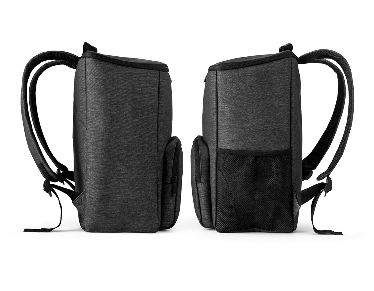 Mochila com isolamento térmico em Nylon 2Tone com interior forrado em PEVA para facilitar a higienização. Contém 1 compartimento principal, 1 bolso frontal com fecho e 1 bolso lateral em tela mesh. Possui um bolso com fecho principal duplo. As alças e as costas são almofadadas. A mochila tem capacidade até 15 L. Certificação EU Food Grade. 290 x 380 x 160 mm