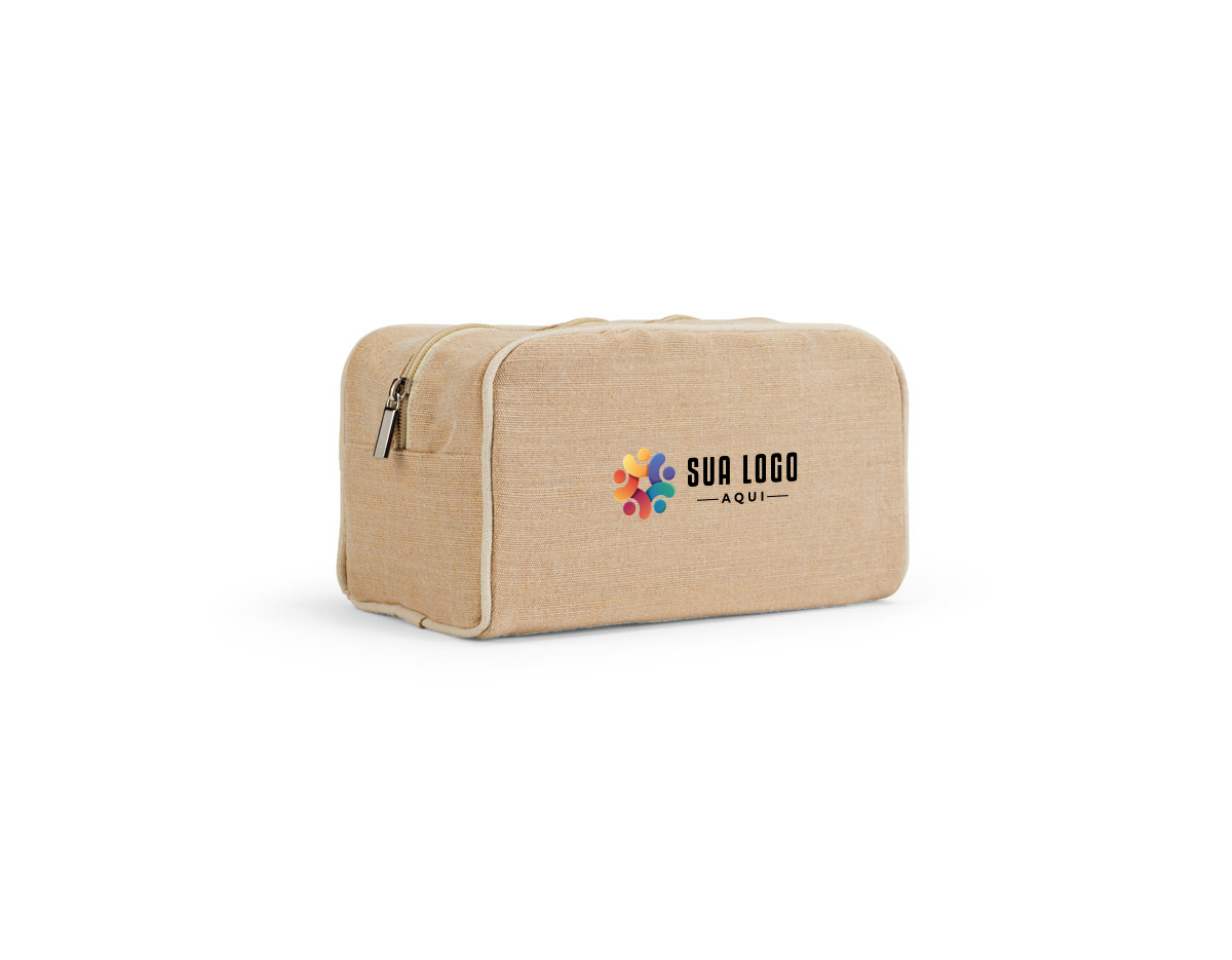 Bolsa de cosméticos em juco (mistura de algodão e juta, 260g/m²) com interior forrado em tecido 70% algodão reciclado e 30% poliéster reciclado. Compartimento espaçoso com zíper. 250 x 130 x 100 mm