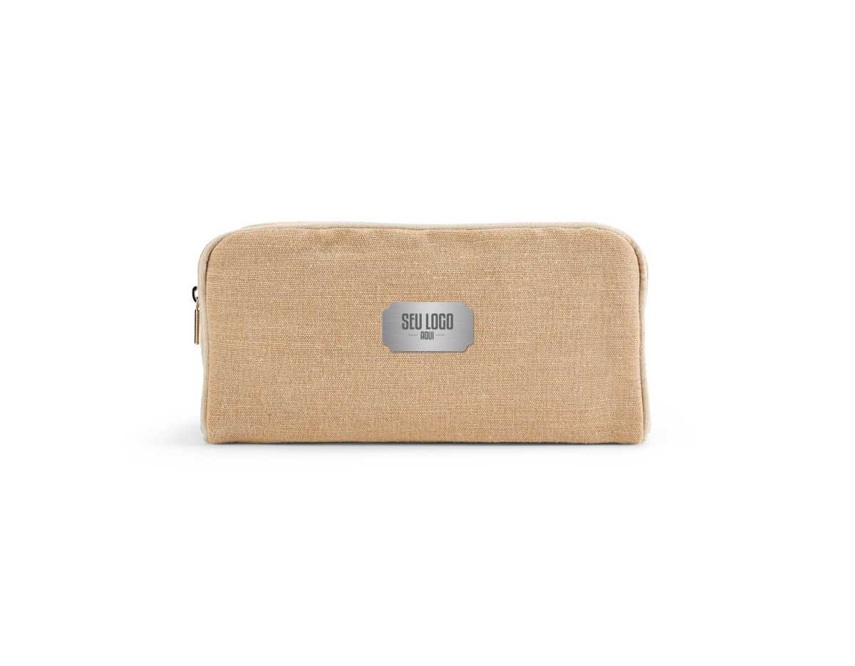 Bolsa de cosméticos em juco (mistura de algodão e juta, 260g/m²) com interior forrado em tecido 70% algodão reciclado e 30% poliéster reciclado. Compartimento espaçoso com zíper. 250 x 130 x 100 mm