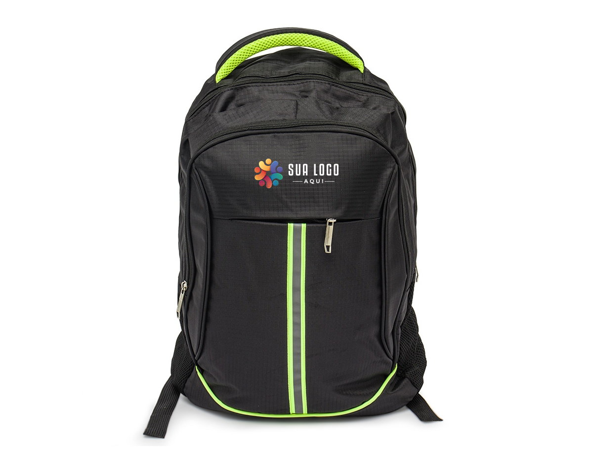 Mochila de nylon 30 Litros com três compartimentos, sendo o principal com bolso para notebook de 15,6. A mochila possui bolsos laterais em malha e faixa reflexiva na parte frontal.