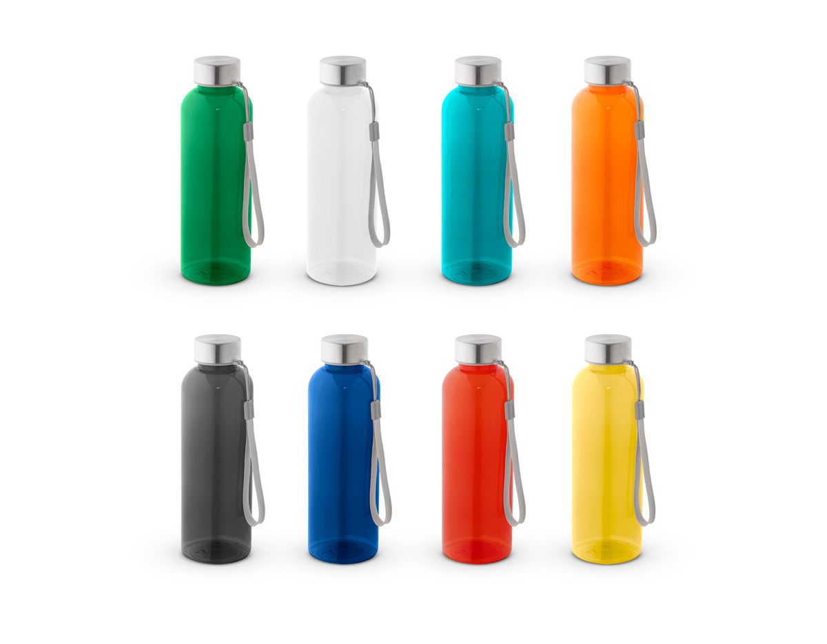 Squeeze em rPET 100% reciclado e tampa em aço inox, com pega em corda para facilitar o transporte. Capacidade até 580 mL. Caixa branca 94656 vendida opcionalmente. Certificação EU Food Grade. ø65 x 210 mm