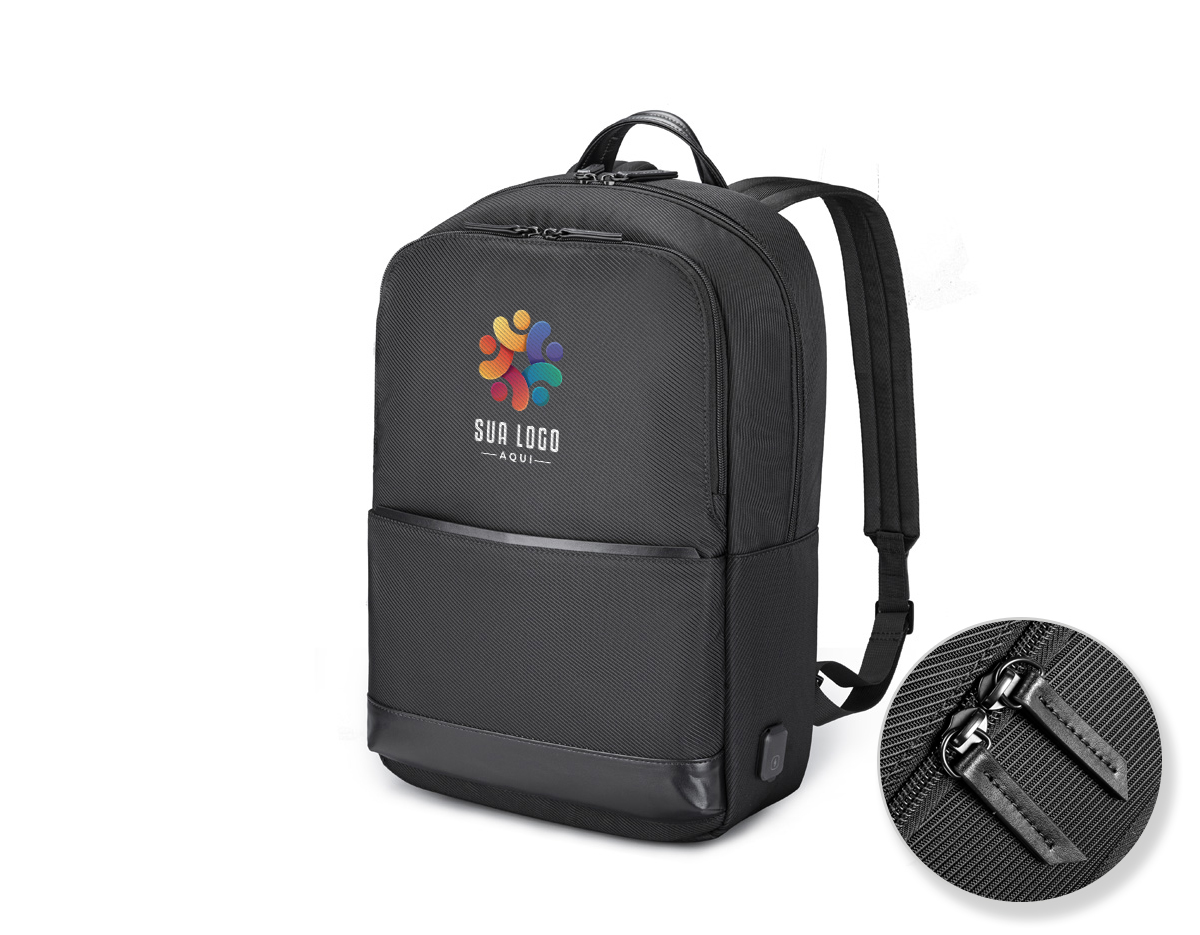 Mochila premium, produzida com poliéster acolchoado, alças de ombro acolchoadas, tecido impermeável, bolso frontal com zíper,divisória interna para canetas e pequenos objetos, aceita notebook de até 15,6”, porta USB na lateral, com engate para mala de viagem.