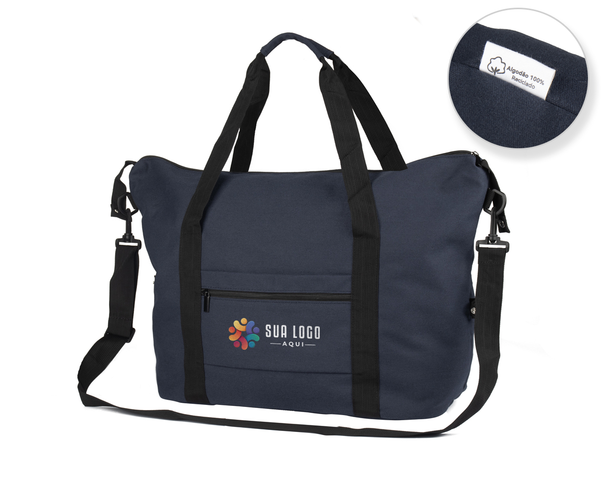 Mala esportiva feita de algodão reciclado. Possui um bolso frontal com zíper para fácil acesso, além de alça de mão e uma alça de ombro ajustável para maior conforto no transporte.