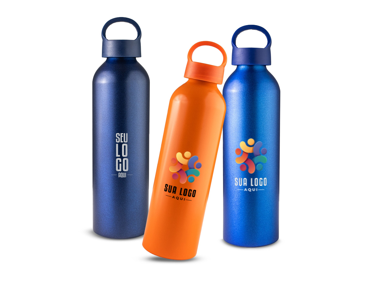 Garrafa de alumínio com capacidade de 630ml. Conta com uma tampa plástica rosqueável e alça integrada, facilitando o transporte. Ideal para uso diário e atividades ao ar livre.