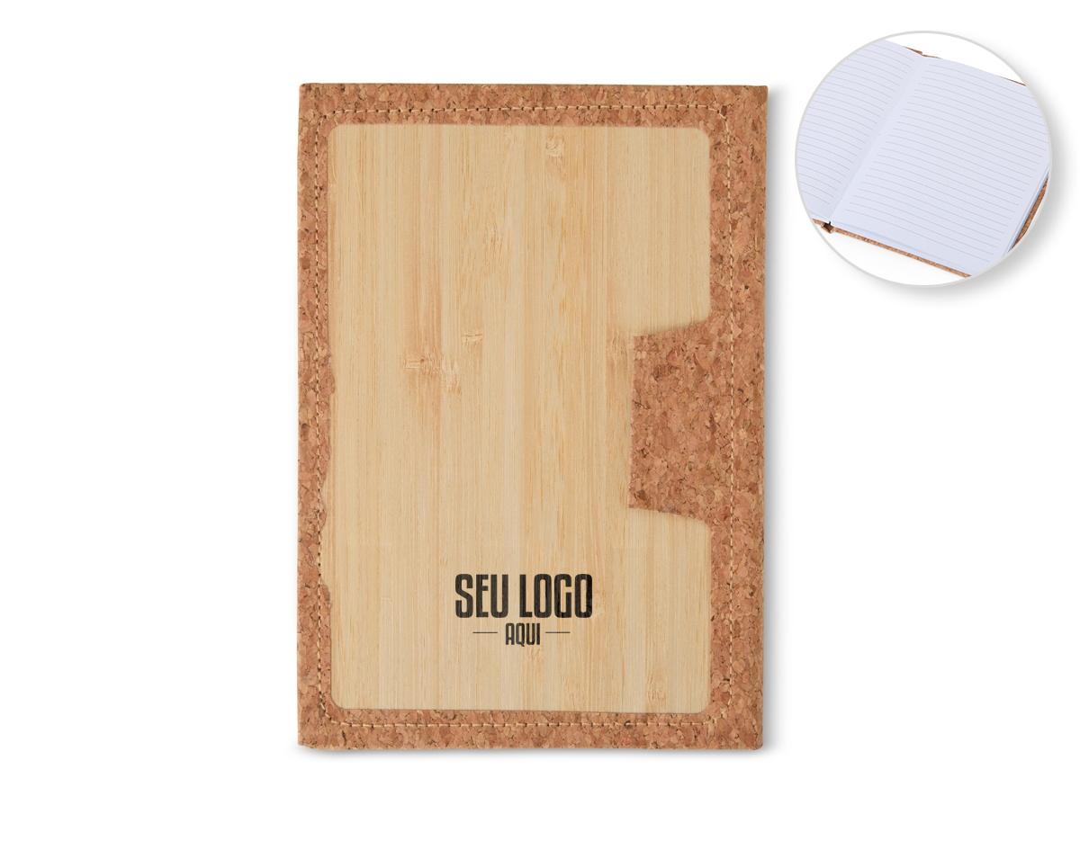 Caderneta ecológica feita de bambu com detalhe em cortiça. Contém cerca de 96 folhas brancas pautadas, ideal para anotações diárias. Inclui suporte lateral para caneta, oferecendo praticidade no uso diário.