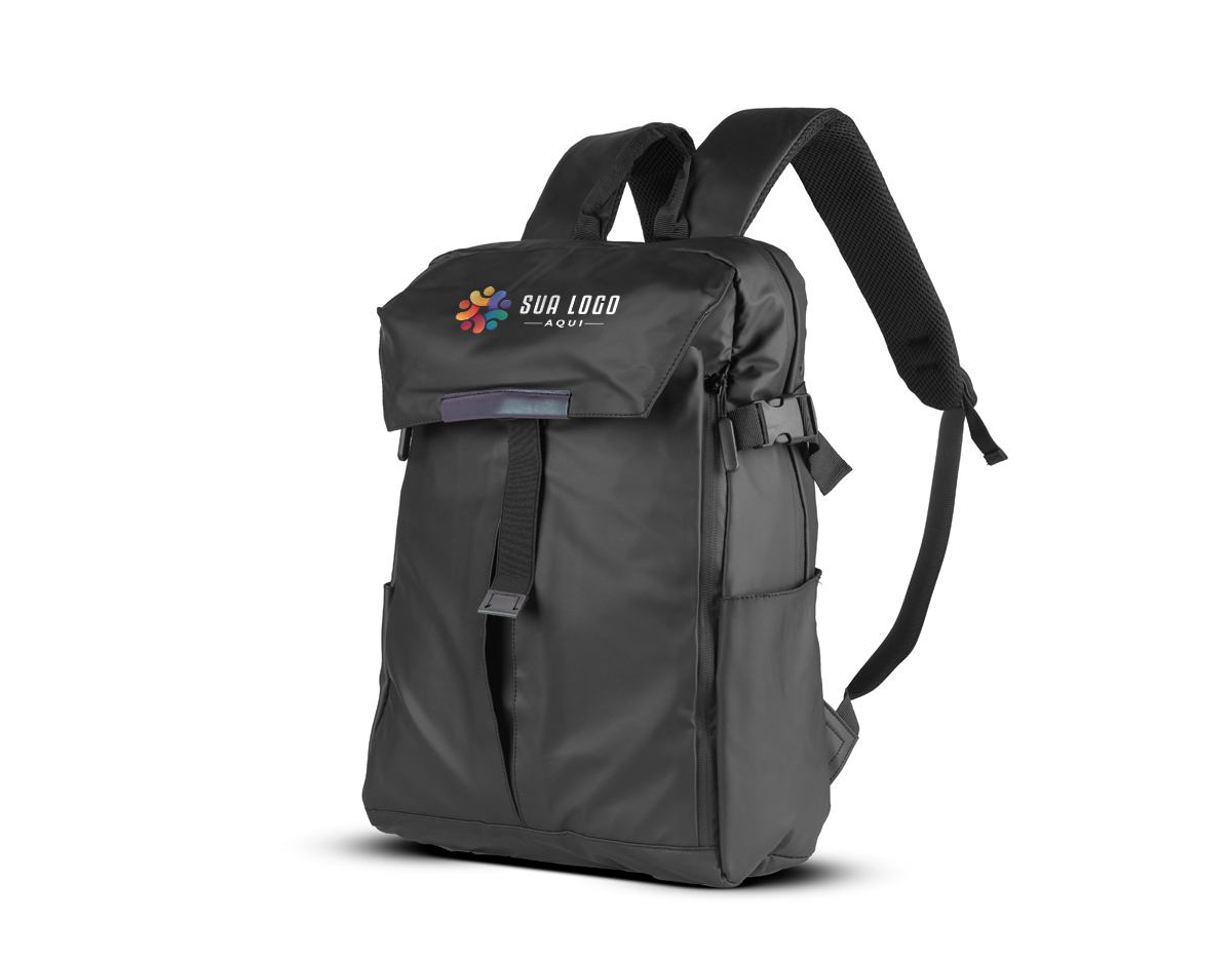 Mochila para Notebook em PU com alças de mão e de ombro acolchoadas, garantindo conforto no uso. Possui engate traseiro para fixação em malas de viagem, além de bolsos frontal e lateral para armazenamento de itens menores. O compartimento interno é adequado para notebooks de até 15,6 polegadas, proporcionando segurança e organização.