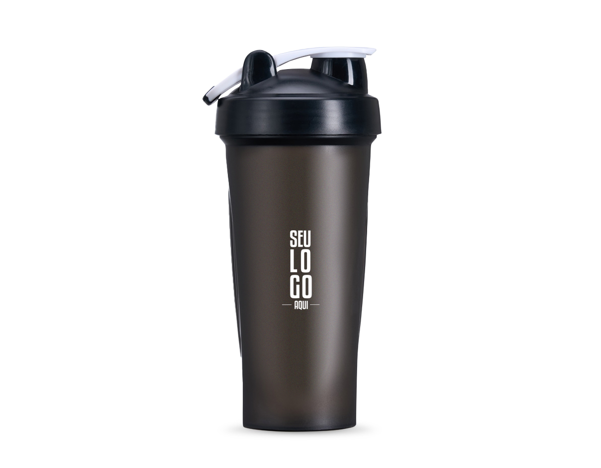 Coqueteleira em polipropileno com capacidade de 700ml, livre de BPA, copo contendo detalhes laterais em relevo e escala de medições em ml e oz. Tampa rosqueável com bocal, trava de segurança e alça para transporte. Acompanha misturador de mola.