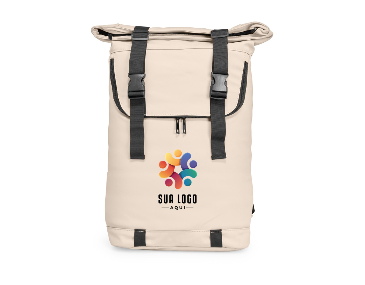 Mochila de couro sintético de 34 litros resistente à água. Possui dois compartimentos, sendo o principal com bolso para notebook de 14 polegadas. Possui engate para mala de viagem, fechamento por zíper e cinto com velcro.