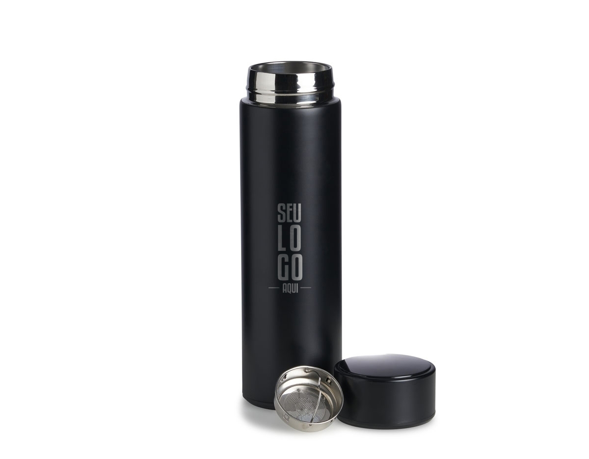 Garrafa térmica de parede dupla, fabricada em aço inoxidável, com capacidade de 400ml, ideal para manter a temperatura das bebidas por mais tempo. A tampa conta com um display touch screen em LED que exibe a temperatura interna. Acompanha infusor de bebidas, perfeito para chás ou outras infusões.