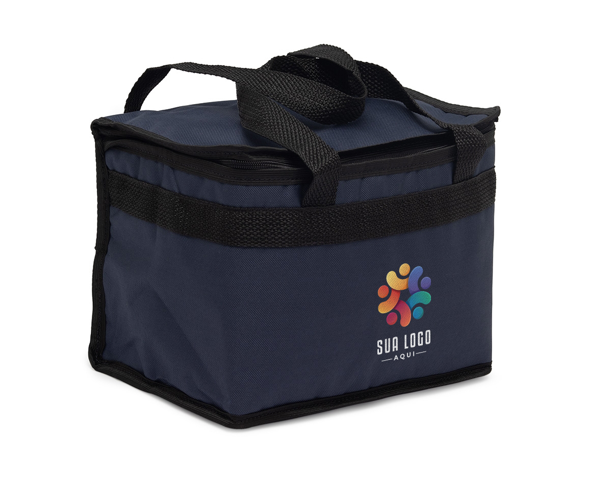 Bolsa térmica de 13 litros feita de nylon, projetada para transportar alimentos de forma prática e segura. Conta com alças de mão que facilitam o transporte, sendo ideal para piqueniques, dias na praia ou caminhadas. Sua capacidade e material isolante ajudam a manter os alimentos frescos por mais tempo, proporcionando conveniência em diferentes ocasiões ao ar livre.