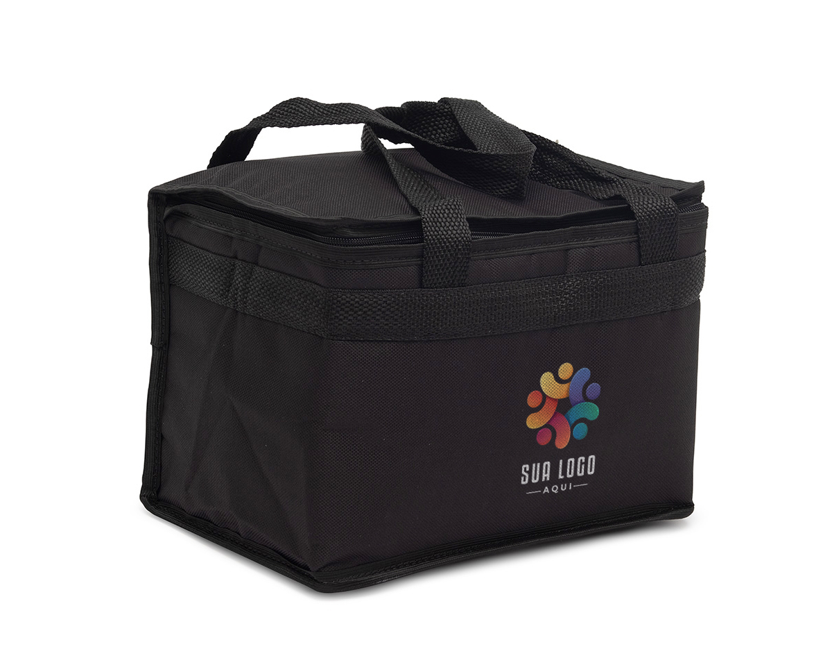 Bolsa térmica de 13 litros feita de nylon, projetada para transportar alimentos de forma prática e segura. Conta com alças de mão que facilitam o transporte, sendo ideal para piqueniques, dias na praia ou caminhadas. Sua capacidade e material isolante ajudam a manter os alimentos frescos por mais tempo, proporcionando conveniência em diferentes ocasiões ao ar livre.