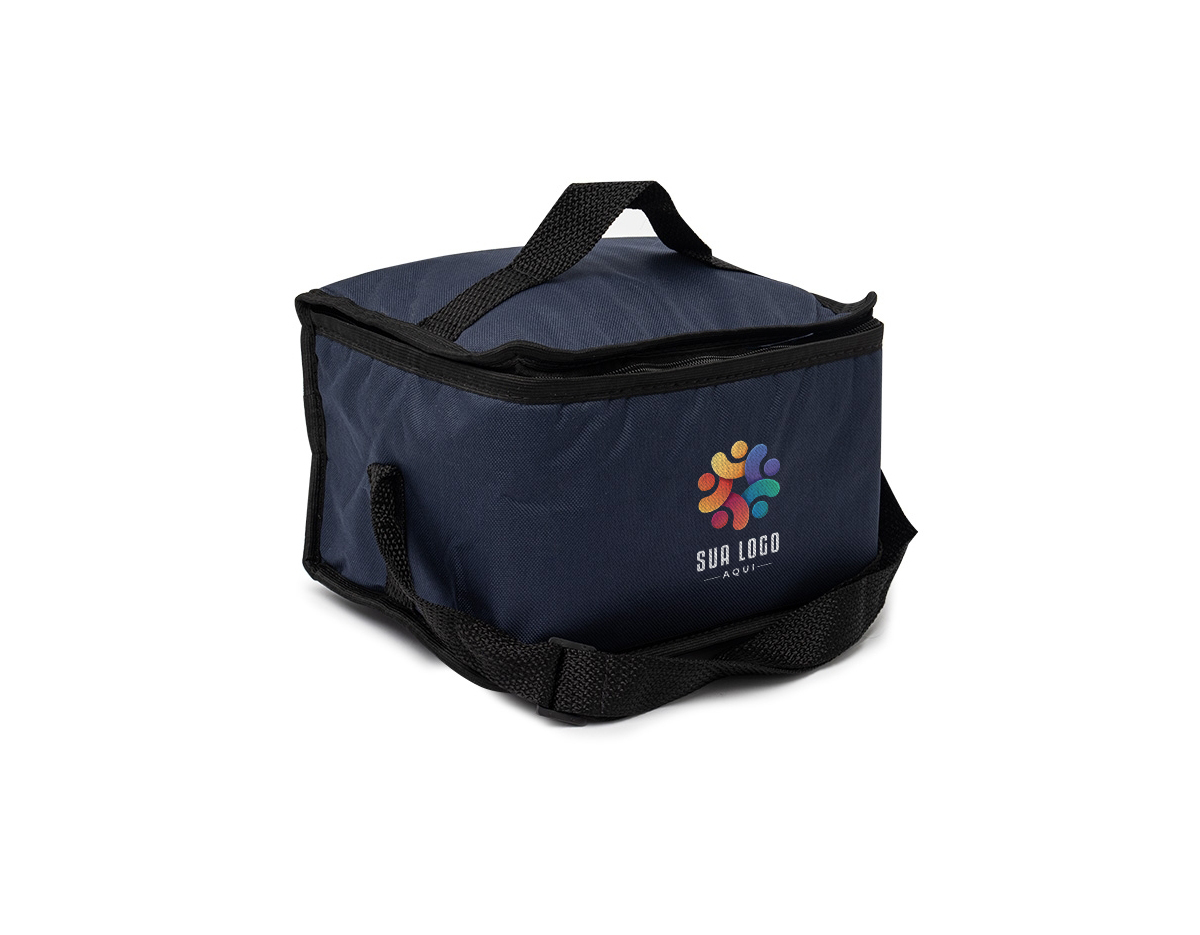 Leve o essencial para onde quiser com nossa Bolsa Térmica de 8 Litros. Feita de nylon resistente, esta bolsa combina durabilidade e leveza. Contém um bolso de rede na parte de trás, uma alça de mão prática e uma alça ajustável para as costas.