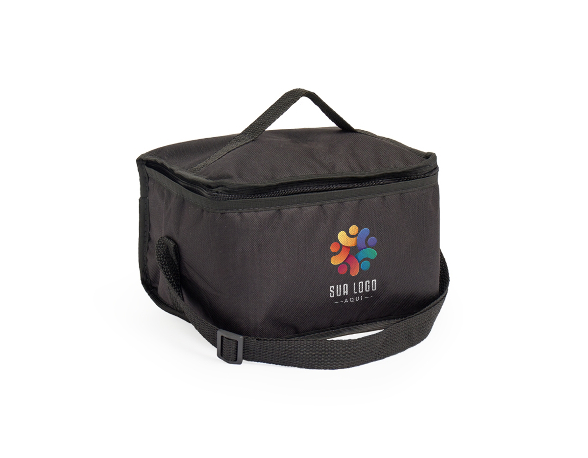 Leve o essencial para onde quiser com nossa Bolsa Térmica de 8 Litros. Feita de nylon resistente, esta bolsa combina durabilidade e leveza. Contém um bolso de rede na parte de trás, uma alça de mão prática e uma alça ajustável para as costas.