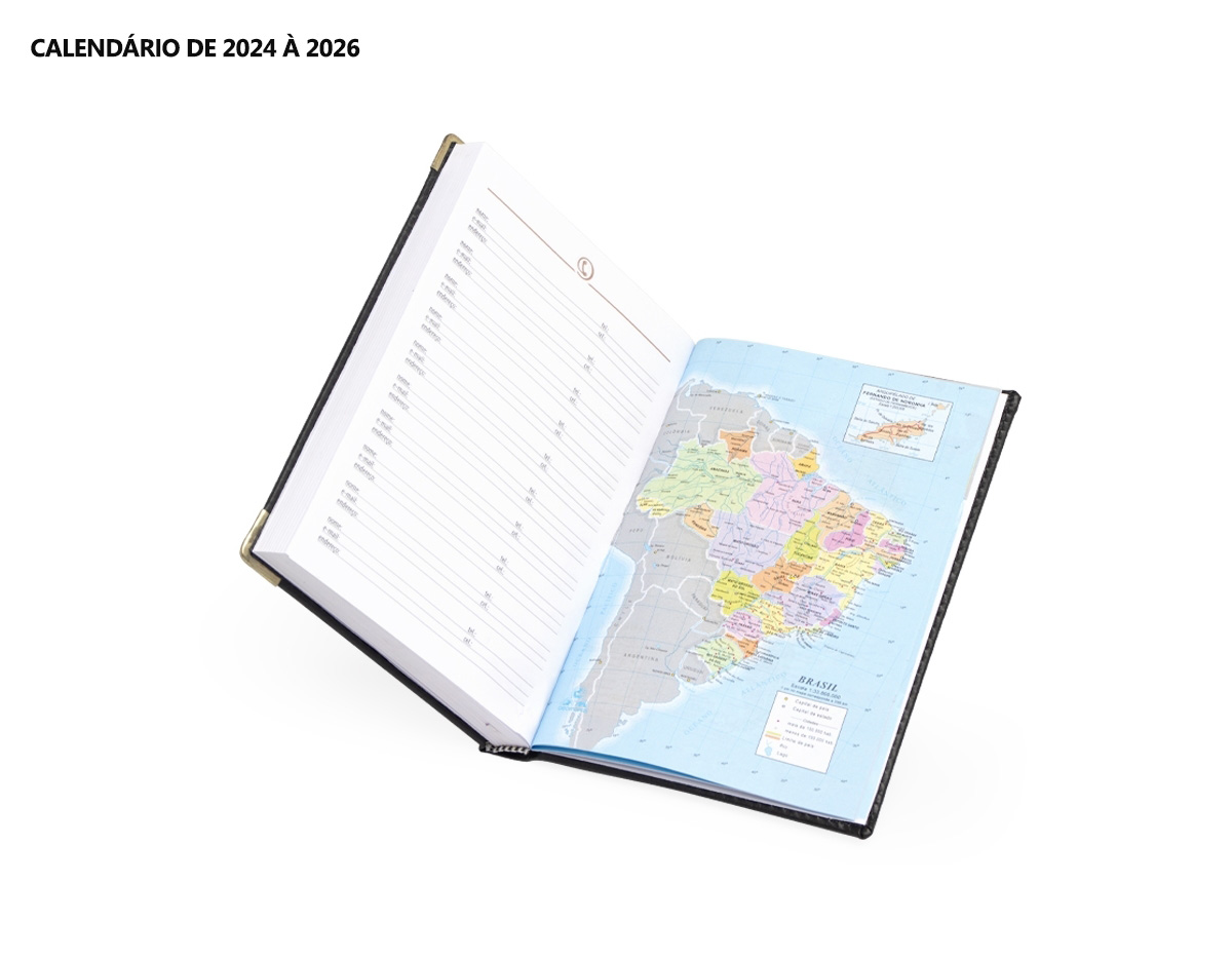 Agenda diária 2025 de couro sintético. Contém fita de cetim marca página, dados pessoais, calendário 2024 à 2026, orçamento pessoal, planejamento, mapa do Brasil, mapa América do Sul, mapa América do Norte Central, mapa-múndi, mapa África e Ásia.
