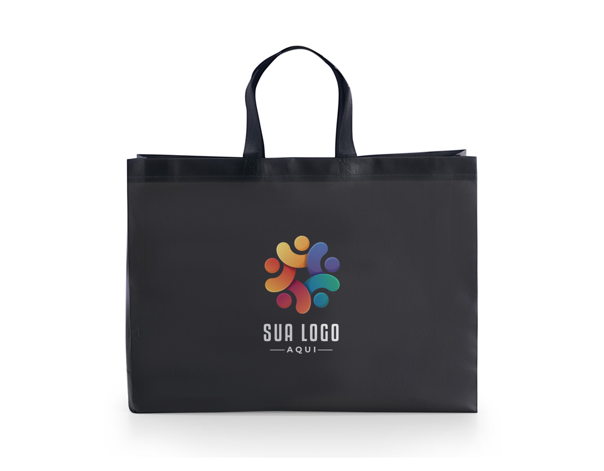 Durável e sustentável, a sacola de TNT é uma excelente opção para eventos e campanhas promocionais. Produzida em TNT de 82g/m² e com resistência à água, ela possui costura termo selada e boa profundidade.