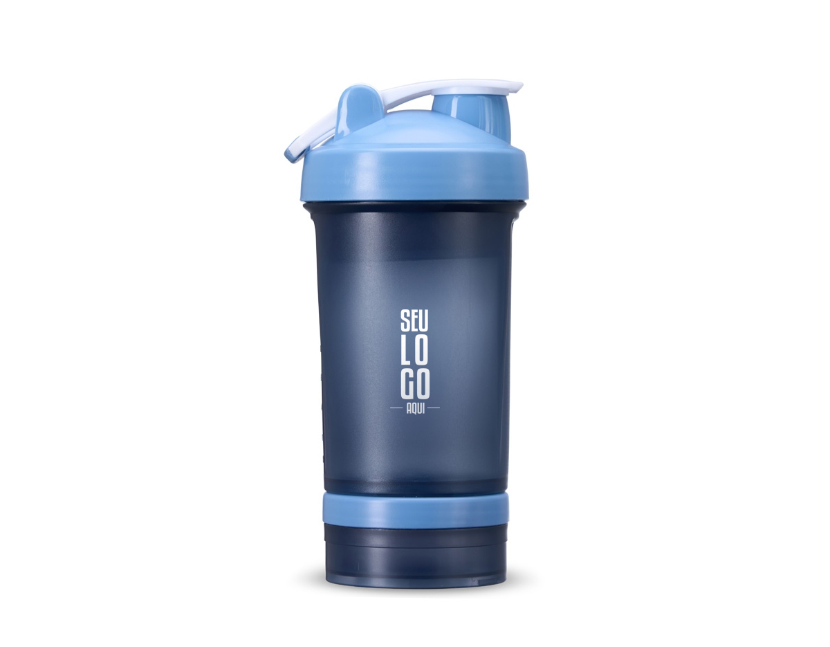 Coqueteleira com capacidade de 500ml e mais 2 compartimentos extras de 150ml e 100ml, todos feitos em polipropileno, livres de BPA. Copo contendo detalhes laterais e escala de medições em ml e oz. Tampa rosqueável com bocal, trava de segurança e alça para transporte. Acompanha misturador de mola.