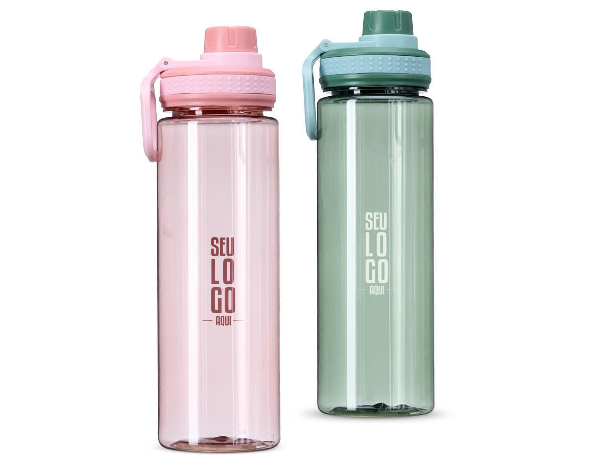 Garrafa plástica de 750 ml, projetada para uso prático e diário. Conta com tampa rosqueável e bocal, assegurando um fechamento seguro. Inclui uma tampa protetora para evitar contaminações e uma alça que facilita o transporte. Ideal para levar em atividades ao ar livre, academia ou no dia a dia, combinando funcionalidade e conveniência.