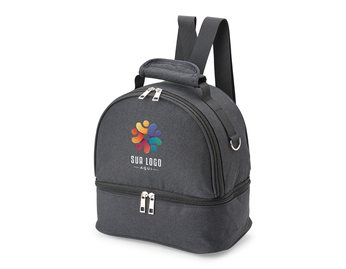 Bolsa térmica dupla em nylon com dois compartimentos térmicos isolados, capacidade de 7 litros. Contém bolso traseiro com zíper, alça de mão e alça para as costas.