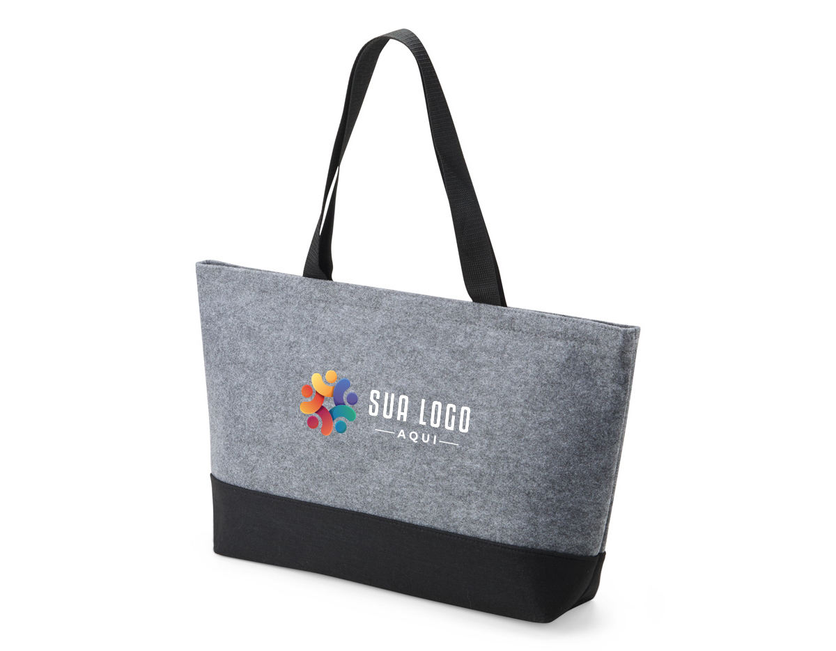 Bolsa térmica de 13 litros, feita em feltro e revestida internamente com PEVA atóxico. O material é antivazamento, garantindo a segurança do transporte. Além disso, conta com alças de mão, facilitando o deslocamento para diversos locais, ideal para manter alimentos e bebidas frescos em passeios e viagens.