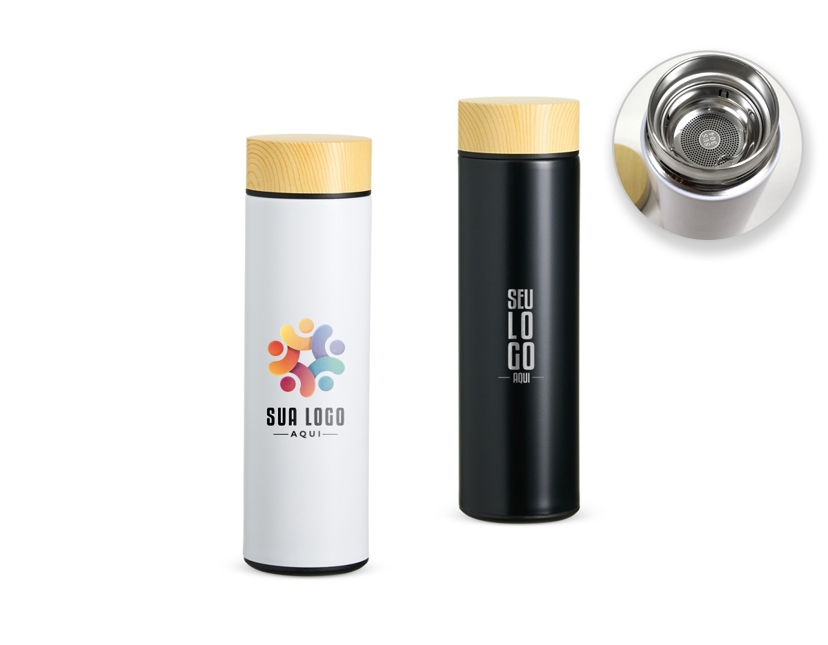 A garrafa térmica de 450 ml é feita em inox e possui parede dupla, garantindo excelente isolamento térmico. Inclui um infusor, ideal para chás ou frutas, e uma tampa rosqueável que conta com um elegante detalhe em madeira. Seu design combina funcionalidade e estética, tornando-a uma escolha prática para manter suas bebidas na temperatura desejada.