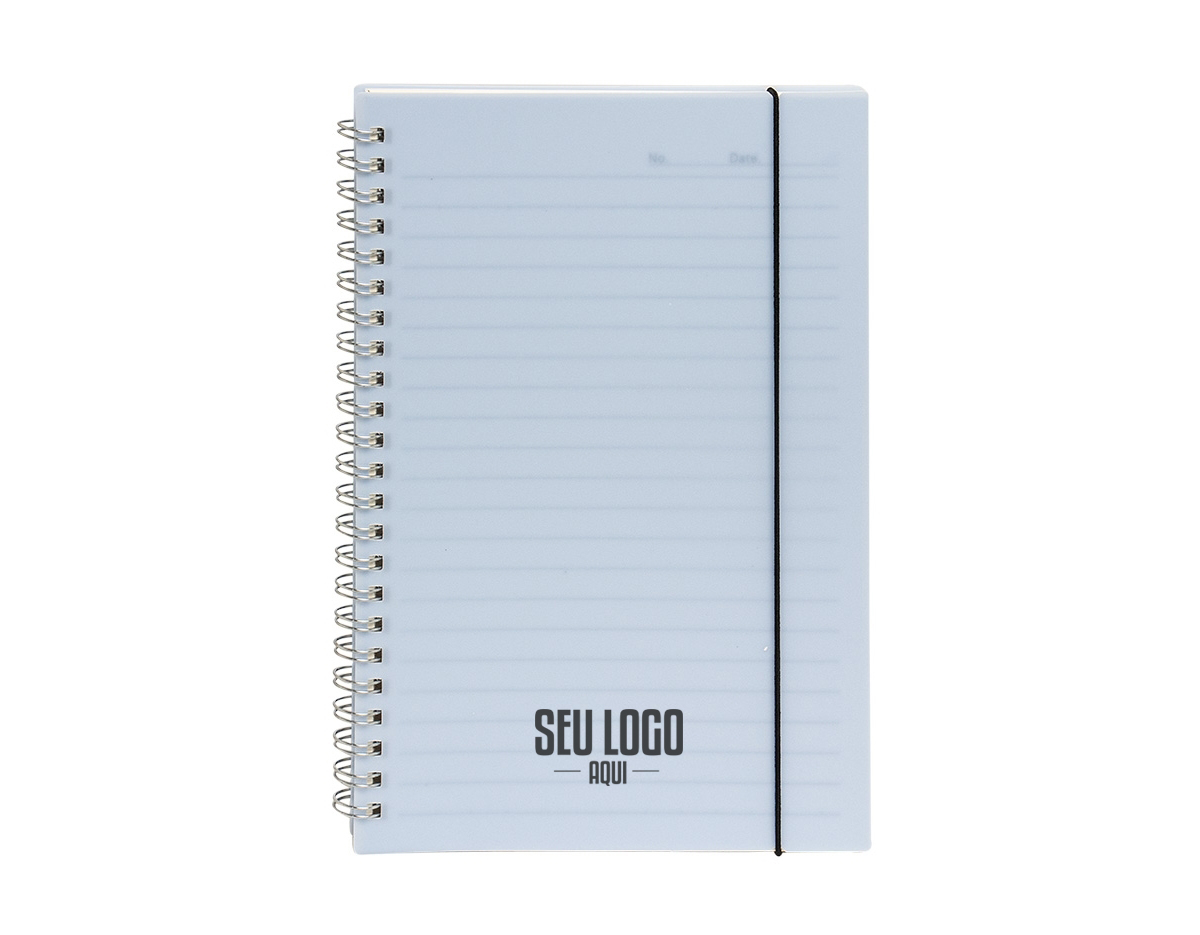 Caderno A5 com capa plástica resistente e elástico para fechamento. Possui cerca de 80 folhas em papel marfim pautado, ideal para anotações e organização. O formato compacto facilita o transporte, tornando-o prático para o dia a dia, seja em aulas ou reuniões. Uma opção funcional e versátil para quem busca um caderno de qualidade.