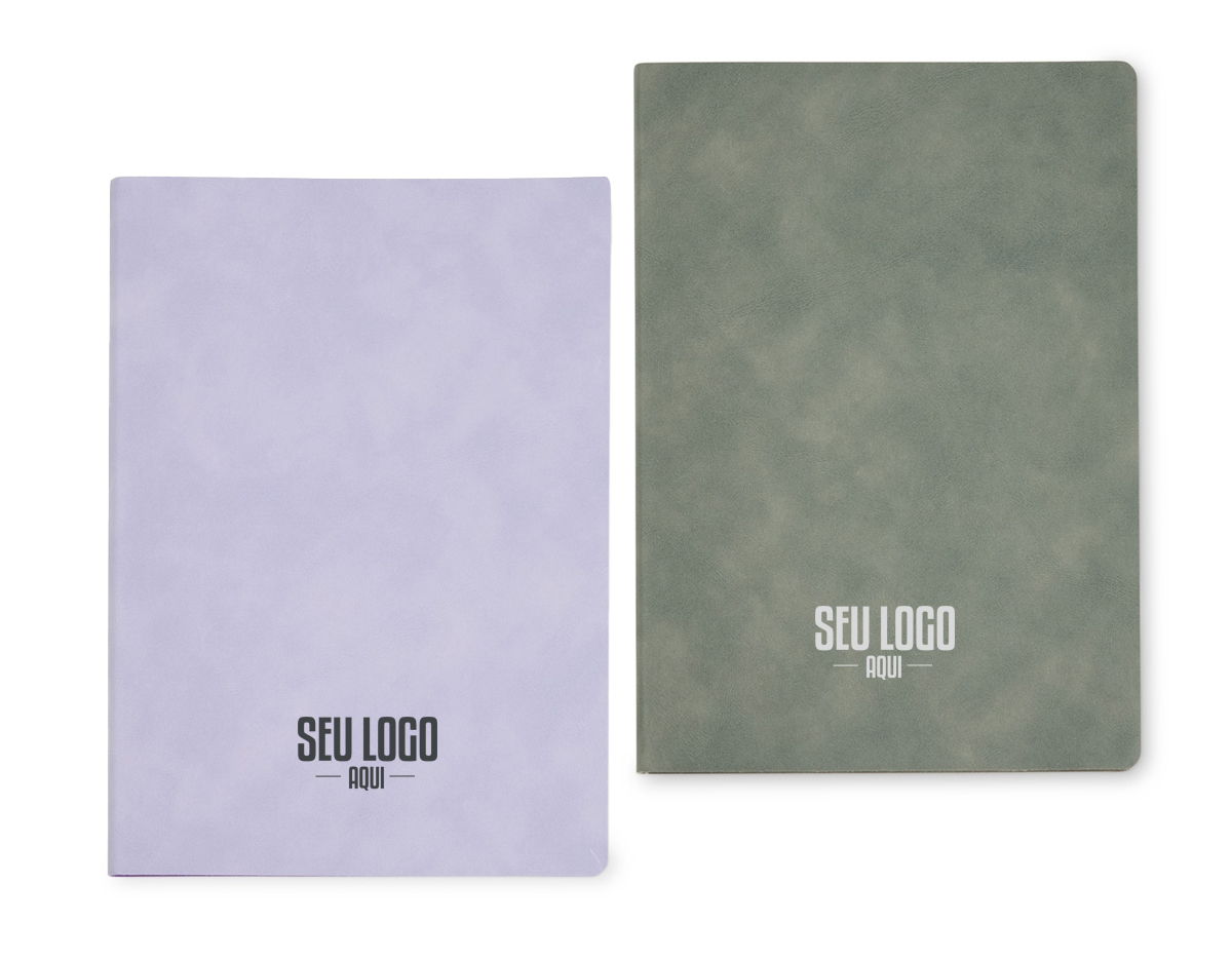 Caderno B5 com capa feita em PU. Contém aproximadamente 120 folhas marfim com pauta e marcação do número de linhas em cada folha. Seja para anotações do dia a dia, estudos, ou para soltar a criatividade, este caderno é o parceiro ideal.