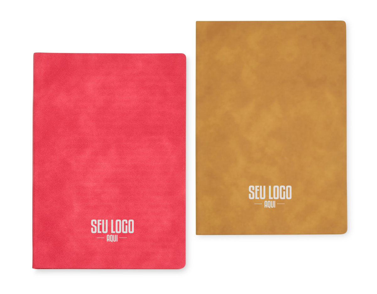 Caderno B5 com capa feita em PU. Contém aproximadamente 120 folhas marfim com pauta e marcação do número de linhas em cada folha. Seja para anotações do dia a dia, estudos, ou para soltar a criatividade, este caderno é o parceiro ideal.