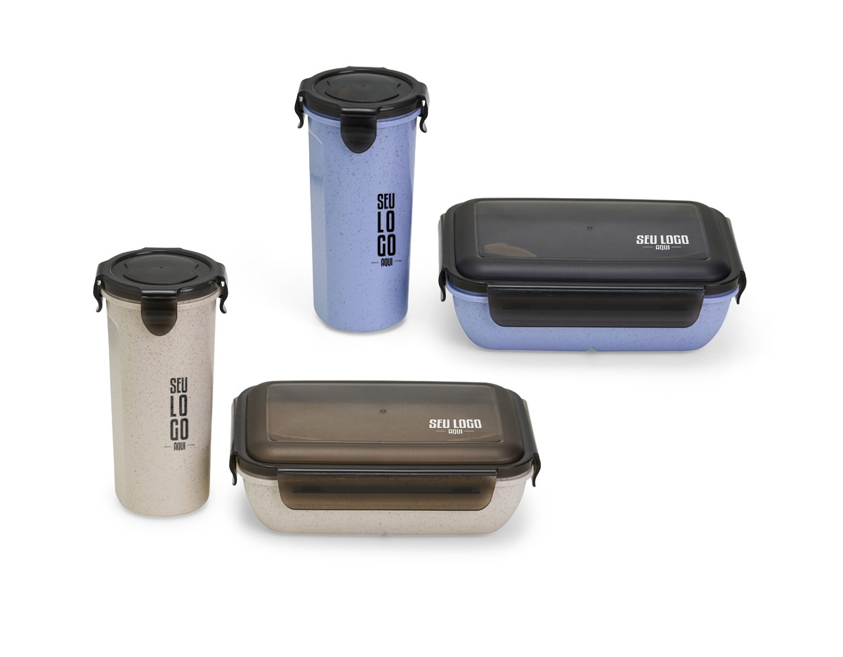 Kit com copo salada de 500ml e marmita hermética de 1L com divisórias, garfo e faca feitos em fibra de bambu. A combinação ideal para as refeições do dia a dia. Feitos em PP atóxico e livres de BPA, são totalmente seguros para alimentos. Ambos são equipados com travas de segurança e supervedação, permitindo que leve-os para qualquer lugar sem riscos de vazamentos. O copo possui escala de medição até 500 ml e sua tampa ainda serve como porta copo, enquanto a marmita contém três divisórias internas que mantêm os sabores separados e controlam as porções, facilitando a montagem de uma dieta equilibrada.