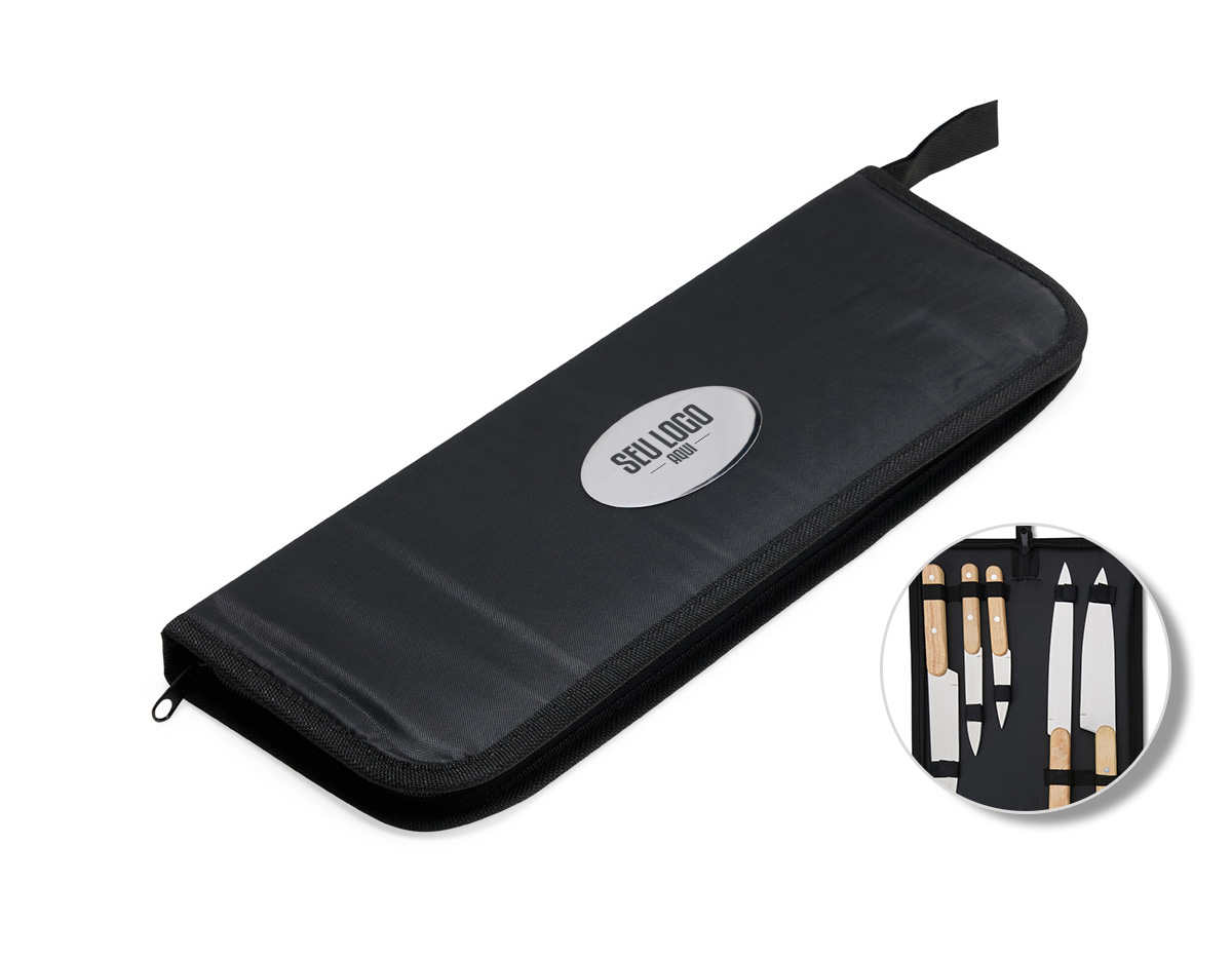 Facas para os mais diversos tipos de cortes. Com o nosso kit de churrasco, ficarão ainda mais saborosos. Composto por 5 peças em lâminas em inox com cabos em madeira, proporcionando mais precisão durante os cortes, sendo de 7”, 8”, 3”,9” e 5” polegadas, todas acomodadas em um prático estojo de nylon para levá-lo para onde desejar com facilidade. Além disso, acompanha uma plaquinha de metal para uma personalização exclusiva. Kit perfeito para deixar as receitas mais saborosas e fáceis de fazer.