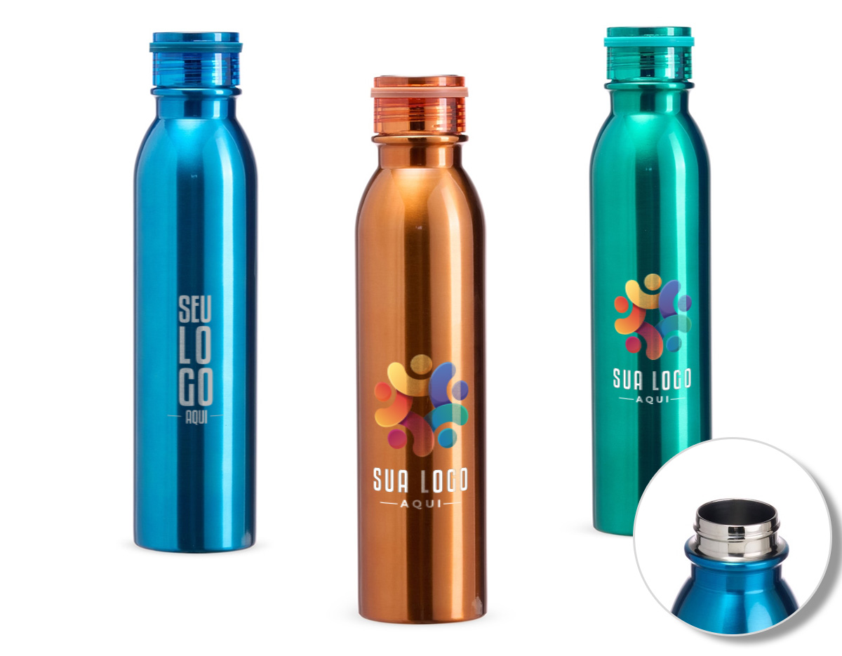 Bebidas na temperatura ideal em qualquer momento do dia. Esta garrafa térmica feita em inox 304, com parede dupla e capacidade de até 800ml é perfeita para qualquer ocasião, leve-a para a academia, parque ou até mesmo, para o trabalho. A sua alça de transporte é feita de silicone e está embutida na tampa (retire-a quase que completamente para usá-la). Uma verdadeira aliada na correria do dia a dia.