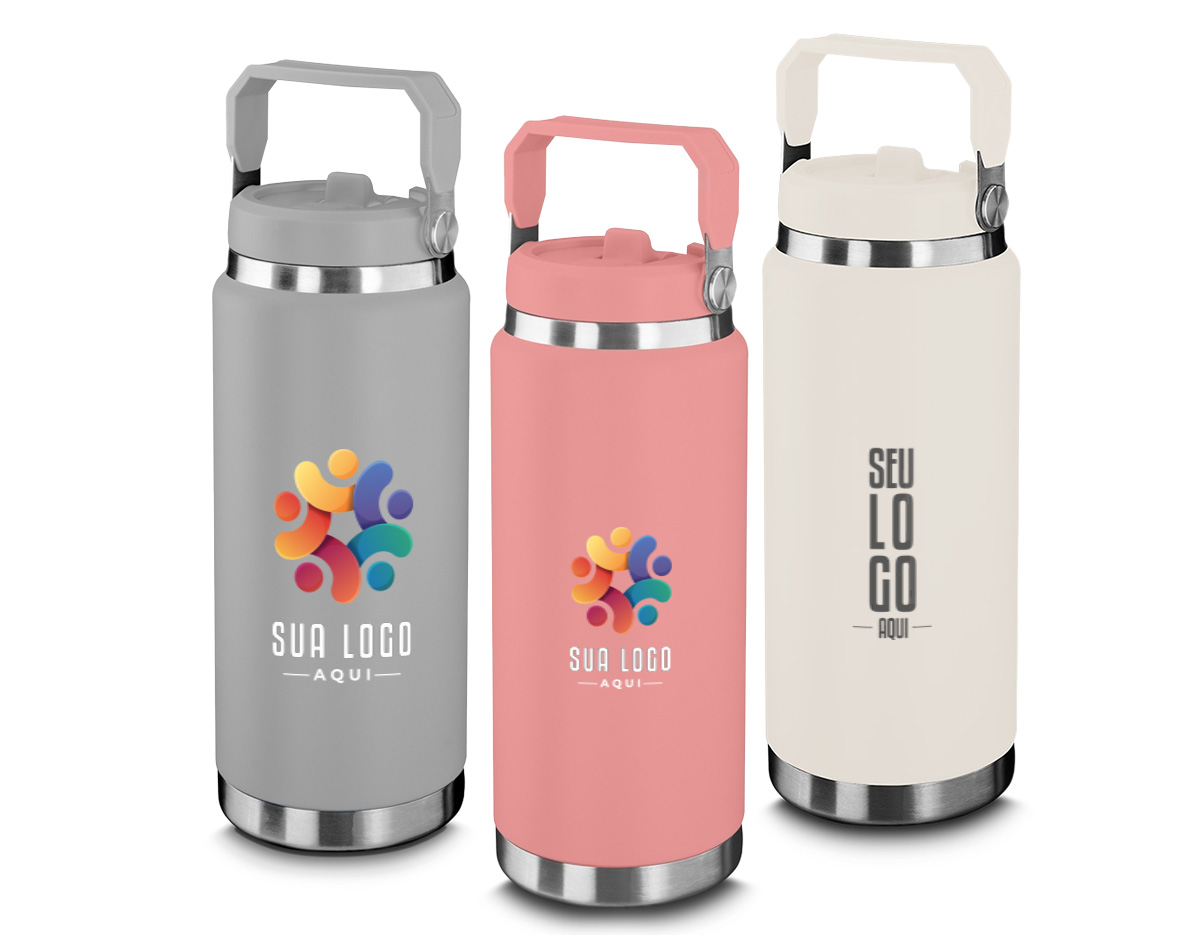 Mantenha as bebidas na temperatura ideal com a garrafa térmica de 900ml em aço inox, feita para quem leva a hidratação a sério! Com parede dupla que conserva a temperatura por muito mais tempo, ela oferece a praticidade do bico flip + canudo, para que você se refresque a qualquer momento, com ainda mais praticidade e conforto. A tampa é rosqueável, têm alça em plástico tornando o transporte mais fácil e seguro, enquanto o anel de silicone garante uma vedação completa, evitando vazamentos e preservando o sabor de cada gole.