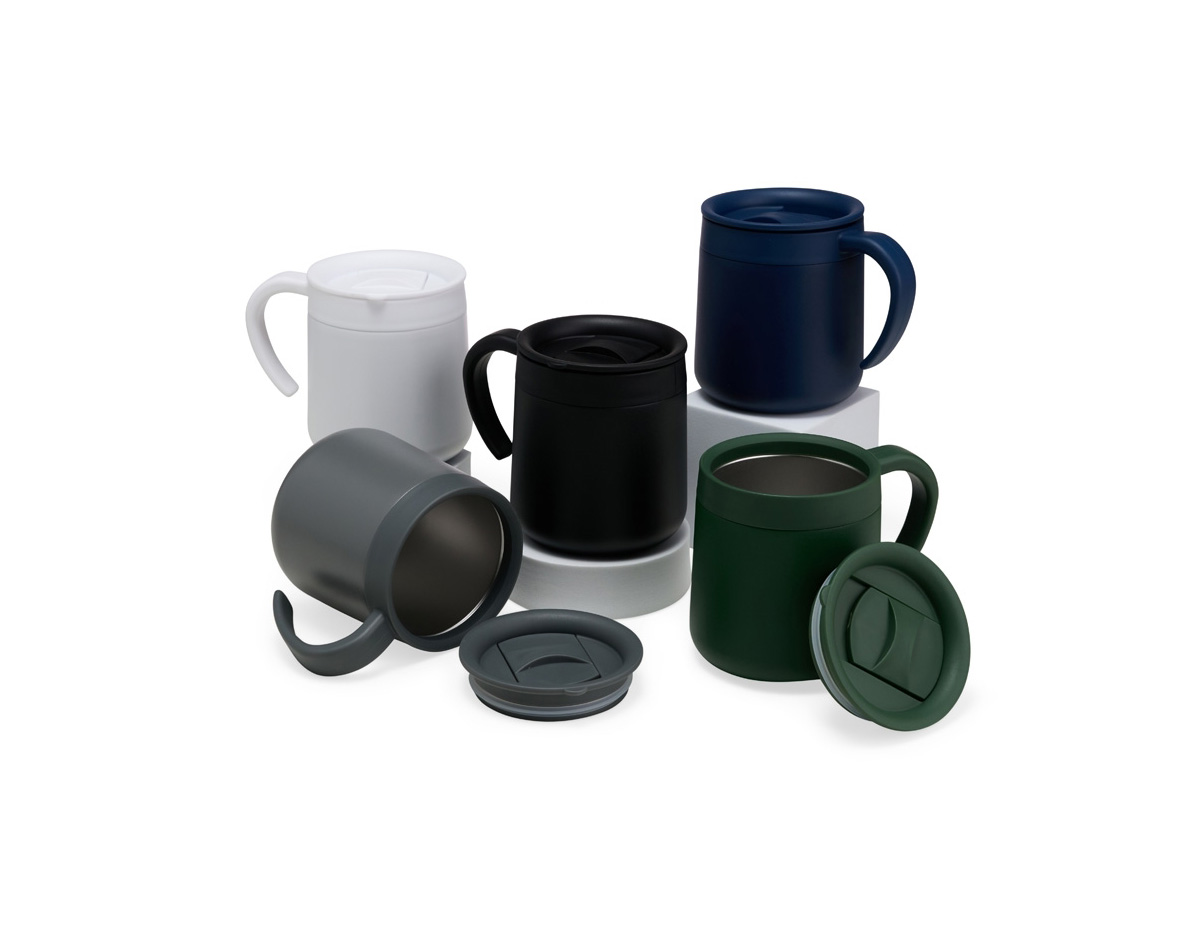 A companheira perfeita para manter bebidas na temperatura ideal por mais tempo. Feita em inox, com parede dupla e capacidade de até 350ml, esta caneca resistente e durável, tem tampa ajustável que evita derramamentos, trazendo ainda mais praticidade para o dia a dia.