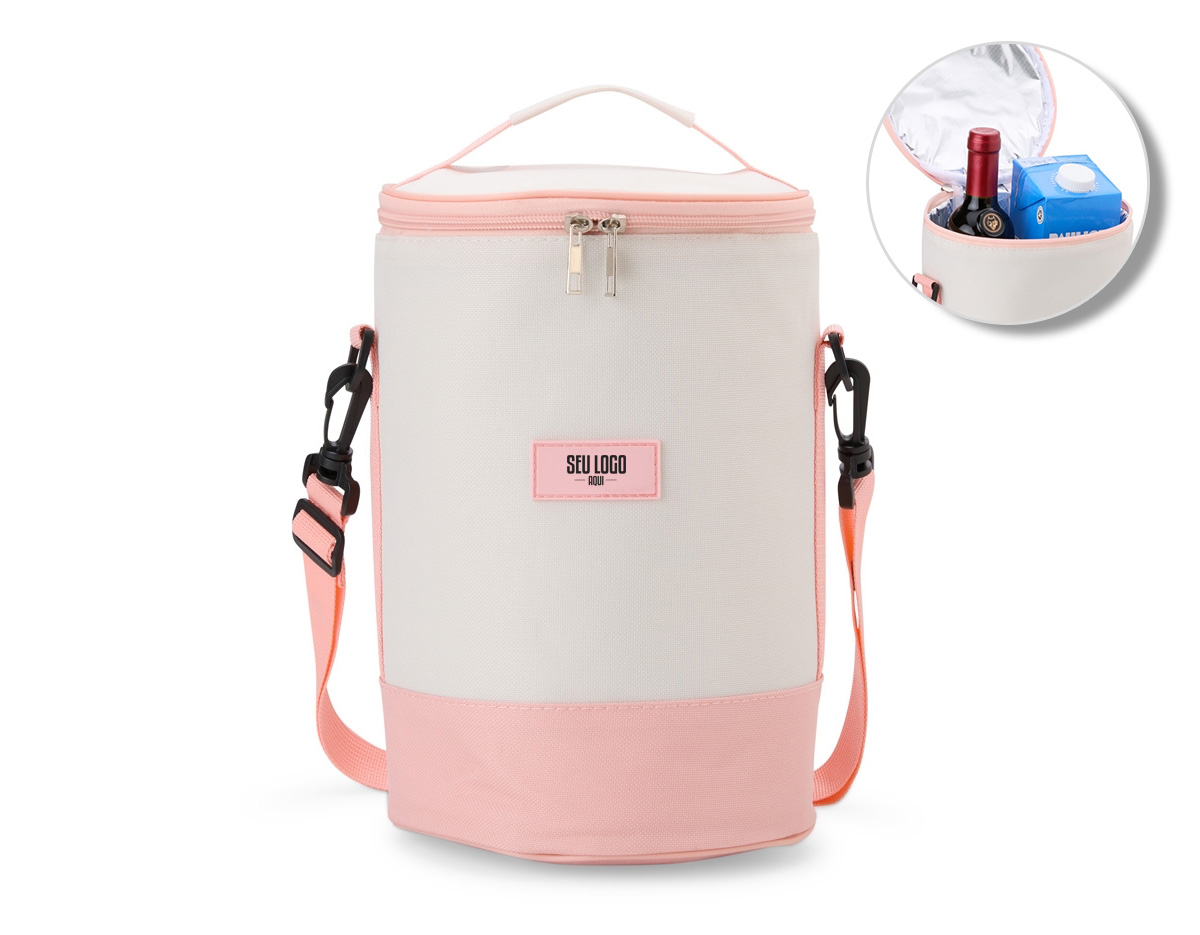 A bolsa térmica perfeita para o seu dia a dia! Feita em tecido Oxford com capacidade de 8 litros, seu formato cilíndrico garante mais espaço interno, além de um revestimento térmico em alumínio para manter bebidas e alimentos na temperatura ideal. Com alça de ombro ajustável e removível, ela é prática e versátil, tornando-se o item certo para viagens, aventuras ao ar livre, trabalho ou academia. Companheira indispensável para manter tudo organizado.