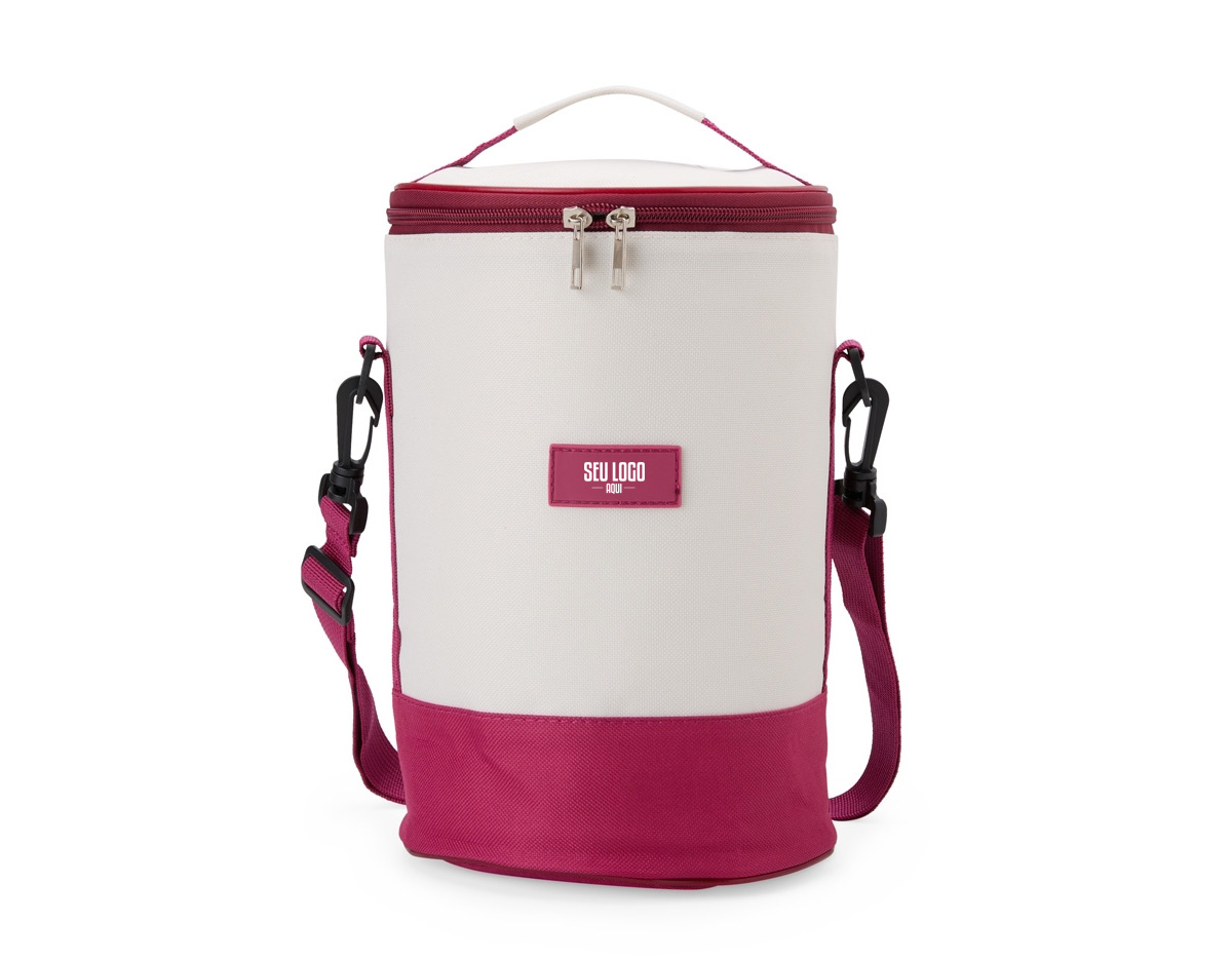 A bolsa térmica perfeita para o seu dia a dia! Feita em tecido Oxford com capacidade de 8 litros, seu formato cilíndrico garante mais espaço interno, além de um revestimento térmico em alumínio para manter bebidas e alimentos na temperatura ideal. Com alça de ombro ajustável e removível, ela é prática e versátil, tornando-se o item certo para viagens, aventuras ao ar livre, trabalho ou academia. Companheira indispensável para manter tudo organizado.