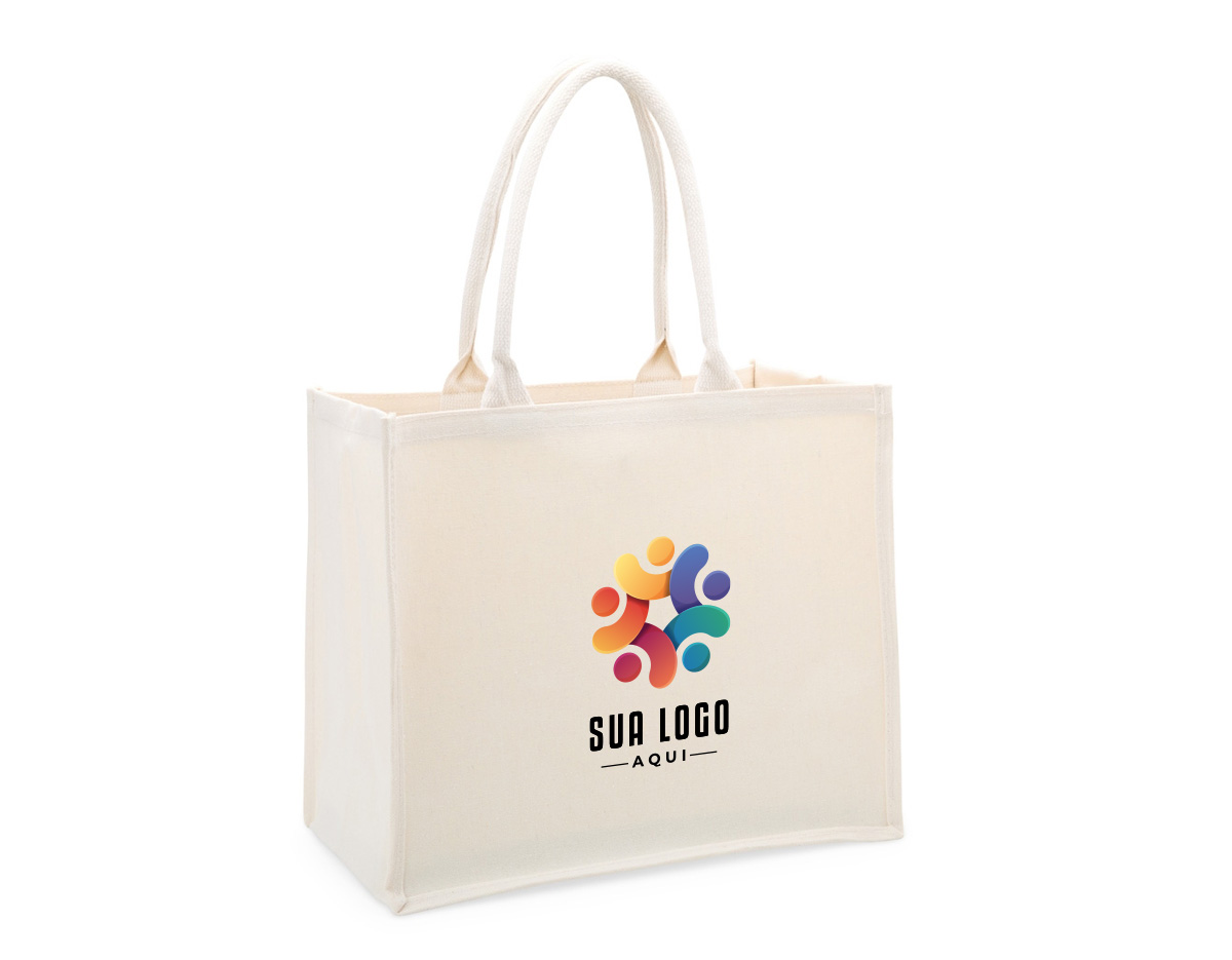 Resistência e design minimalista. Nossa sacola de lona é a escolha ideal para quem busca robustez com estilo moderno. Com alças reforçadas e estrutura de 474g/m², essa sacola oferece ampla profundidade, perfeita para transportar diversos itens sem comprometer a resistência.