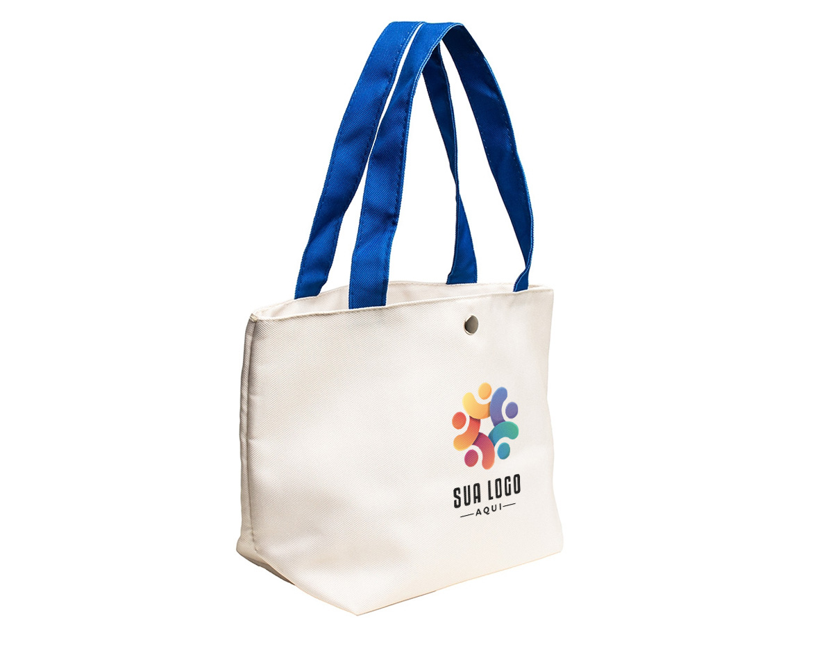 Conheça a nossa bolsa de lona, ideal para quem busca um estilo despojado sem abrir mão da funcionalidade! Resistente à água, garante ainda mais proteção para os pertences em qualquer condição. Seu interior possui um tecido que mantém os objetos organizados e seguros, perfeita para o dia a dia ou para aventuras de fim de semana. Leve e durável, a Bolsa de Lona é a combinação perfeita de praticidade e charme.