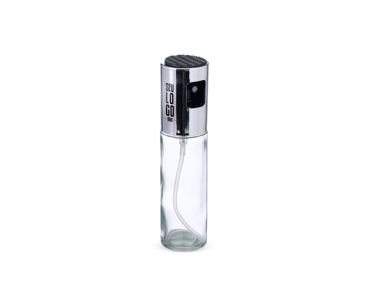 Conheça o nosso spray perfeito para azeite, óleo, vinagre e mais, que combina praticidade e elegância na sua cozinha. Com vidro transparente e tampa prateada, ele é estiloso e resistente. Seu spray distribui o líquido de forma uniforme, ideal para temperar saladas, grelhados e finalizar pratos. Com capacidade de 100ml, é fácil de limpar e ajuda a controlar a quantidade de gordura nas refeições, sendo perfeito para uma dieta equilibrada. Um ótimo presente para quem ama cozinhar com eficiência!
