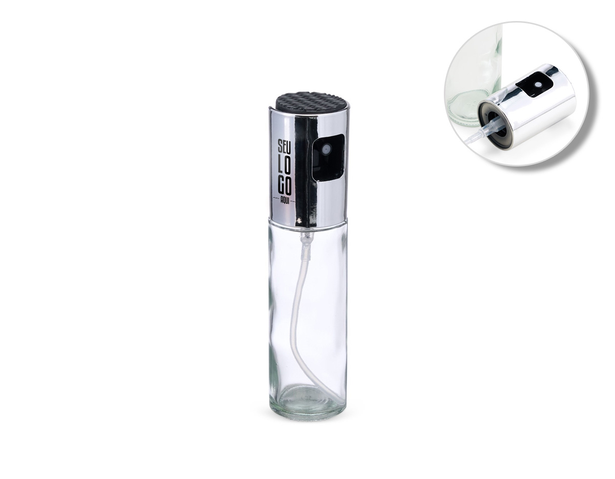 Conheça o nosso spray perfeito para azeite, óleo, vinagre e mais, que combina praticidade e elegância na sua cozinha. Com vidro transparente e tampa prateada, ele é estiloso e resistente. Seu spray distribui o líquido de forma uniforme, ideal para temperar saladas, grelhados e finalizar pratos. Com capacidade de 100ml, é fácil de limpar e ajuda a controlar a quantidade de gordura nas refeições, sendo perfeito para uma dieta equilibrada. Um ótimo presente para quem ama cozinhar com eficiência!