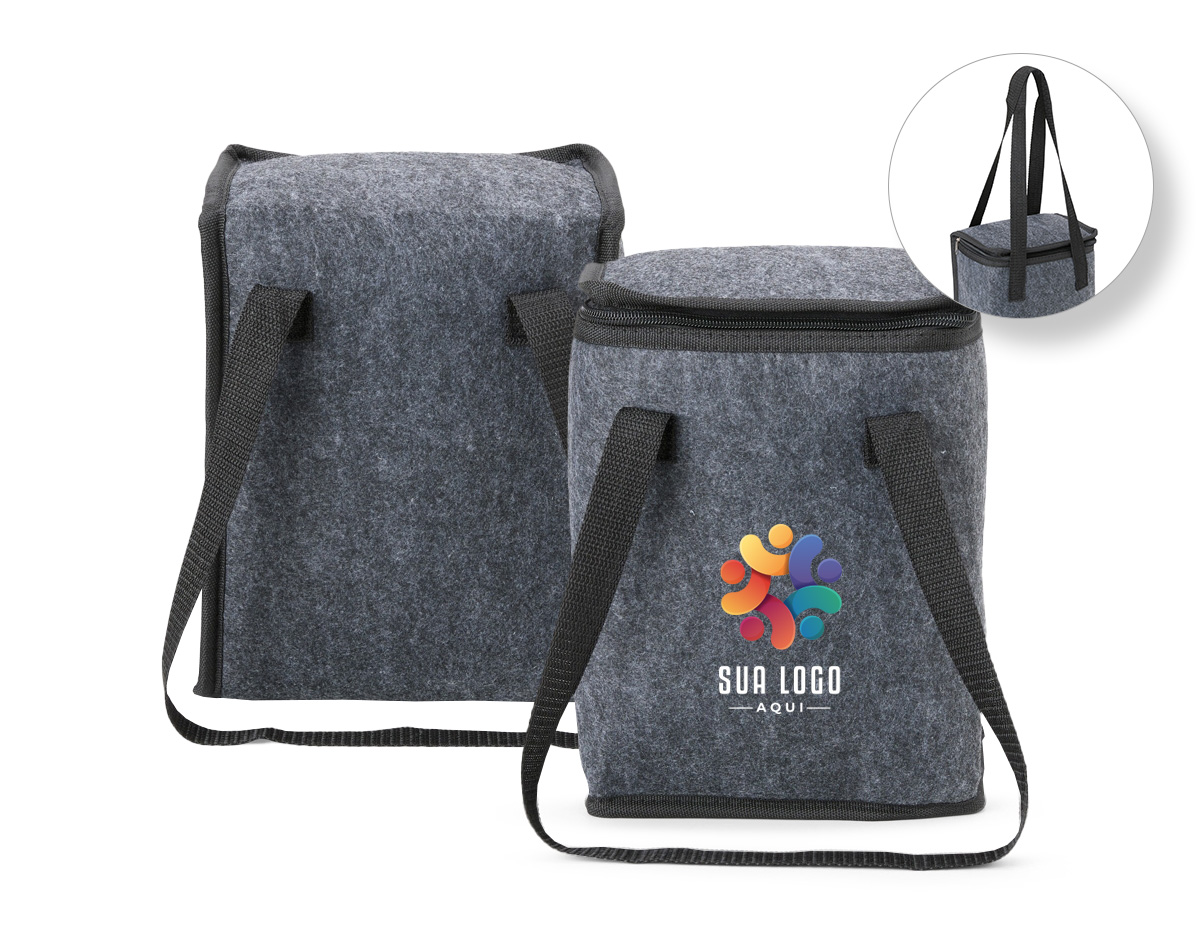 Confeccionada em feltro e com revestimento térmico interno, nossa bolsa térmica foi pensada para garantir a temperatura ideal dos alimentos, mantendo-os frescos e prontos para o consumo. Seu zíper facilita o fechamento e a segurança do conteúdo, enquanto as duas alças de mão proporcionam um transporte prático e confortável. Uma combinação de praticidade e eficiência para quem valoriza qualidade e cuidado com os produtos.