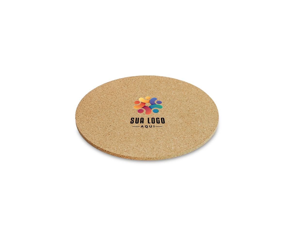 O descanso de panela é ideal para proteger mesas e superfícies do calor excessivo de panelas e assadeiras recém-retiradas do forno ou fogão. Feito em cortiça, um material leve, ecológico e resistente ao calor, oferece durabilidade e praticidade. Seu design natural confere um visual único, combinando funcionalidade e estética. Perfeito para manter seus móveis protegidos enquanto adiciona um toque de estilo à sua cozinha ou área de refeição.